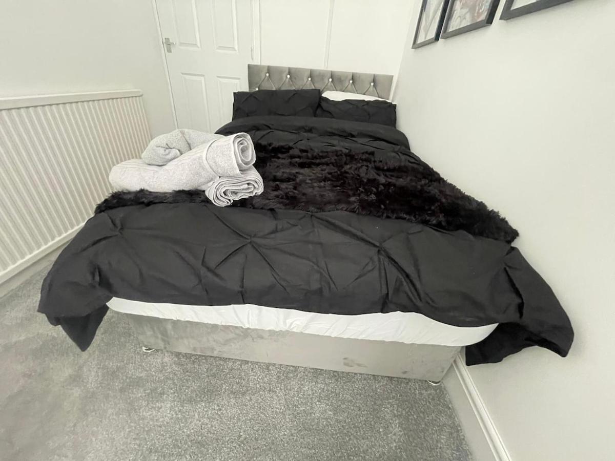 Town House Ideal for working professionals