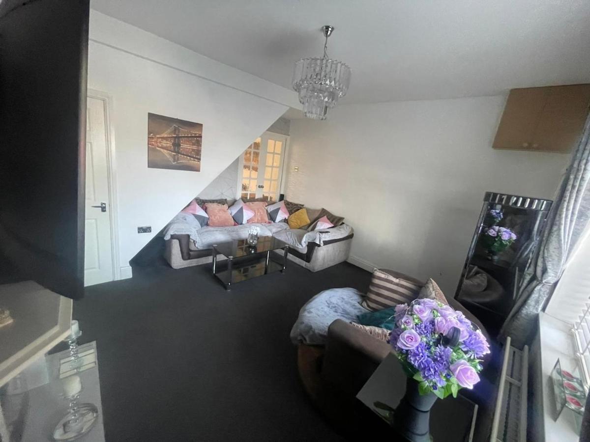 Town House Ideal for working professionals