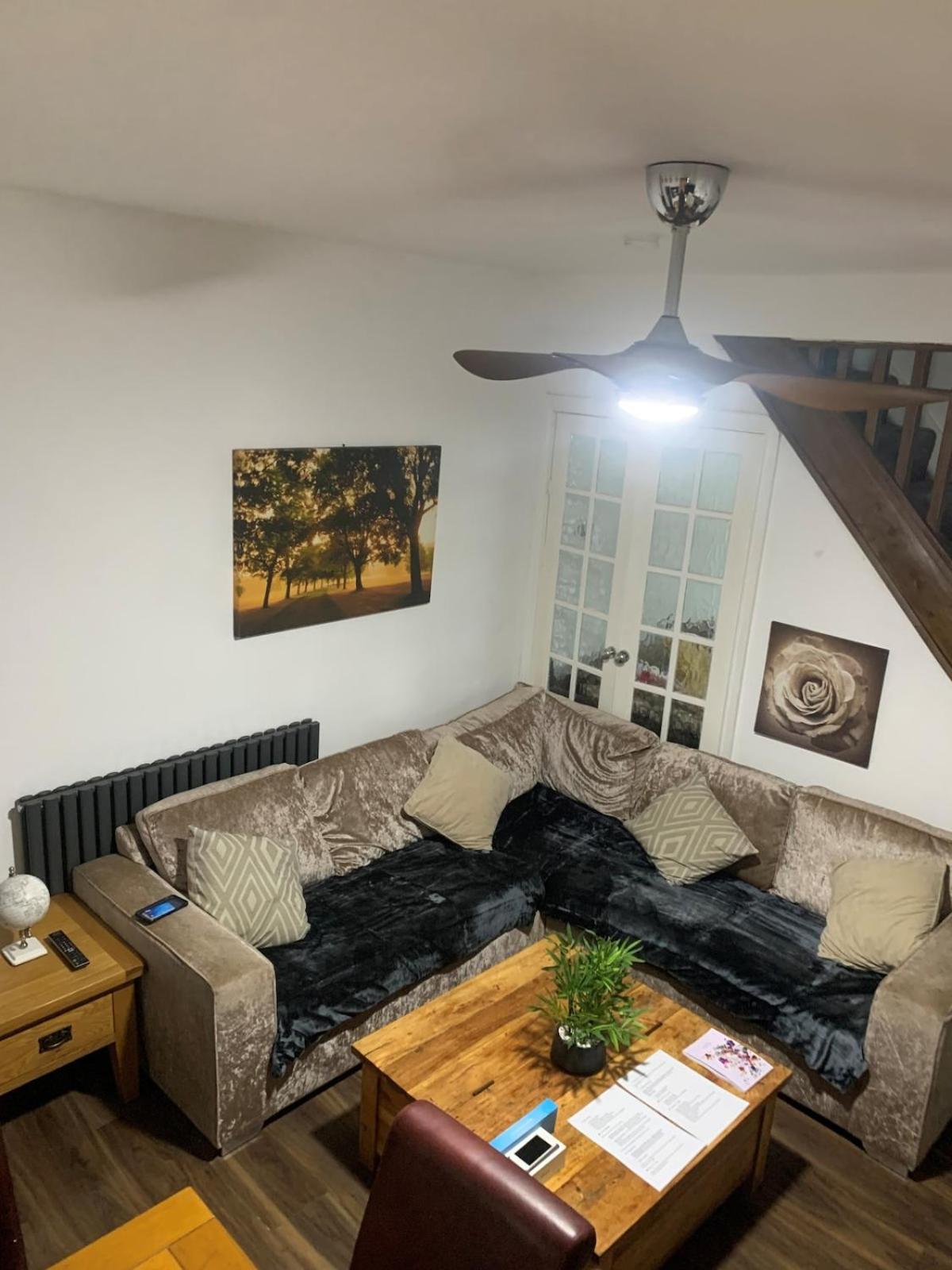Town House Ideal for working professionals