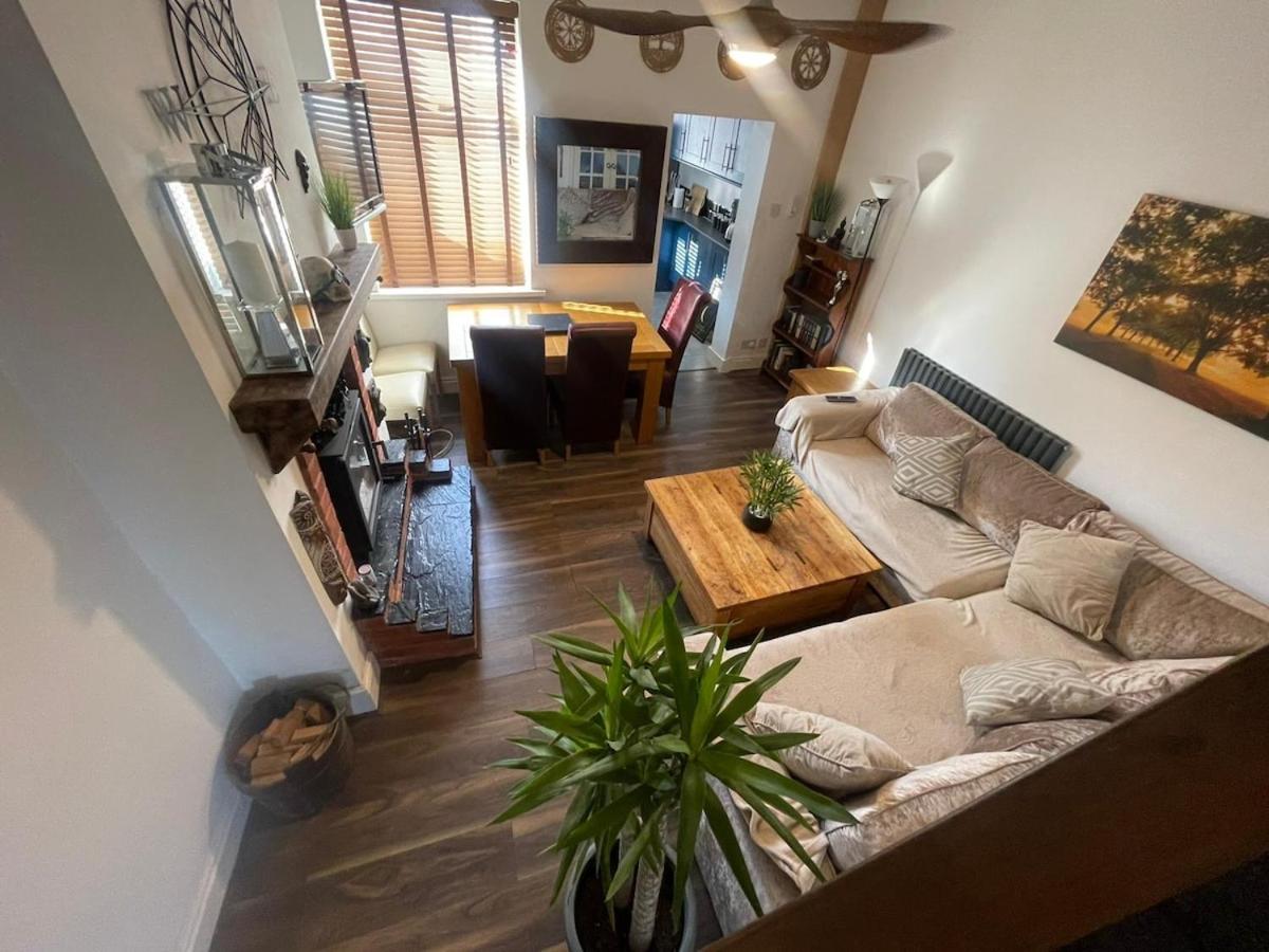 Town House Ideal for working professionals