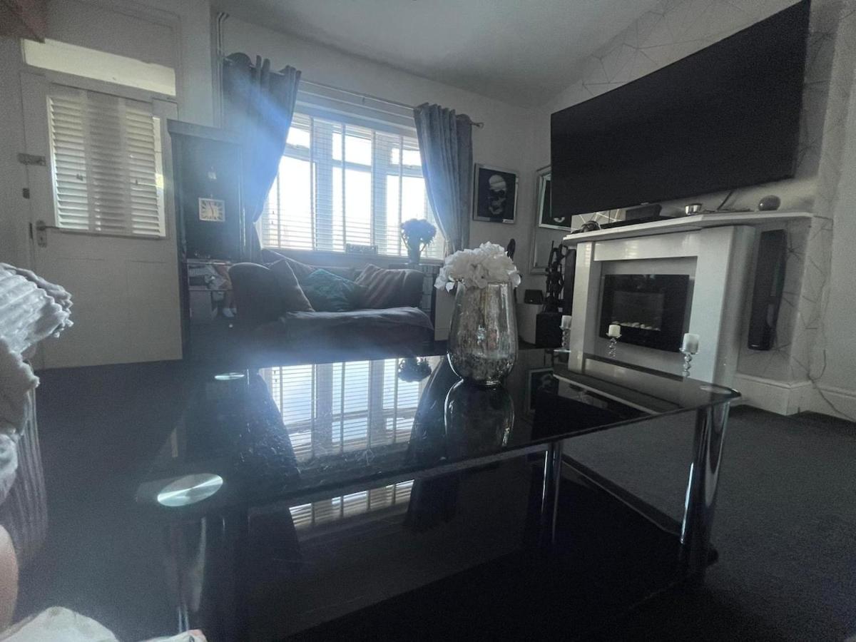 Town House Ideal for working professionals