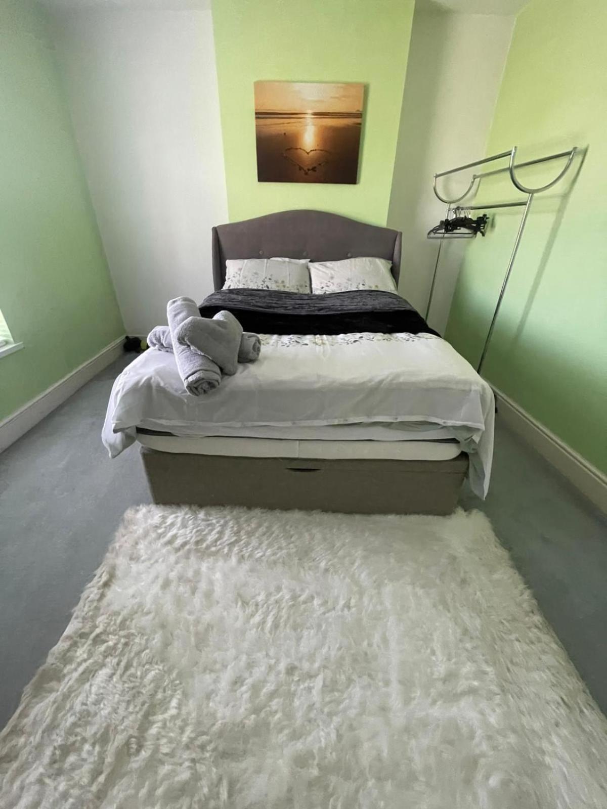 Town House Ideal for working professionals