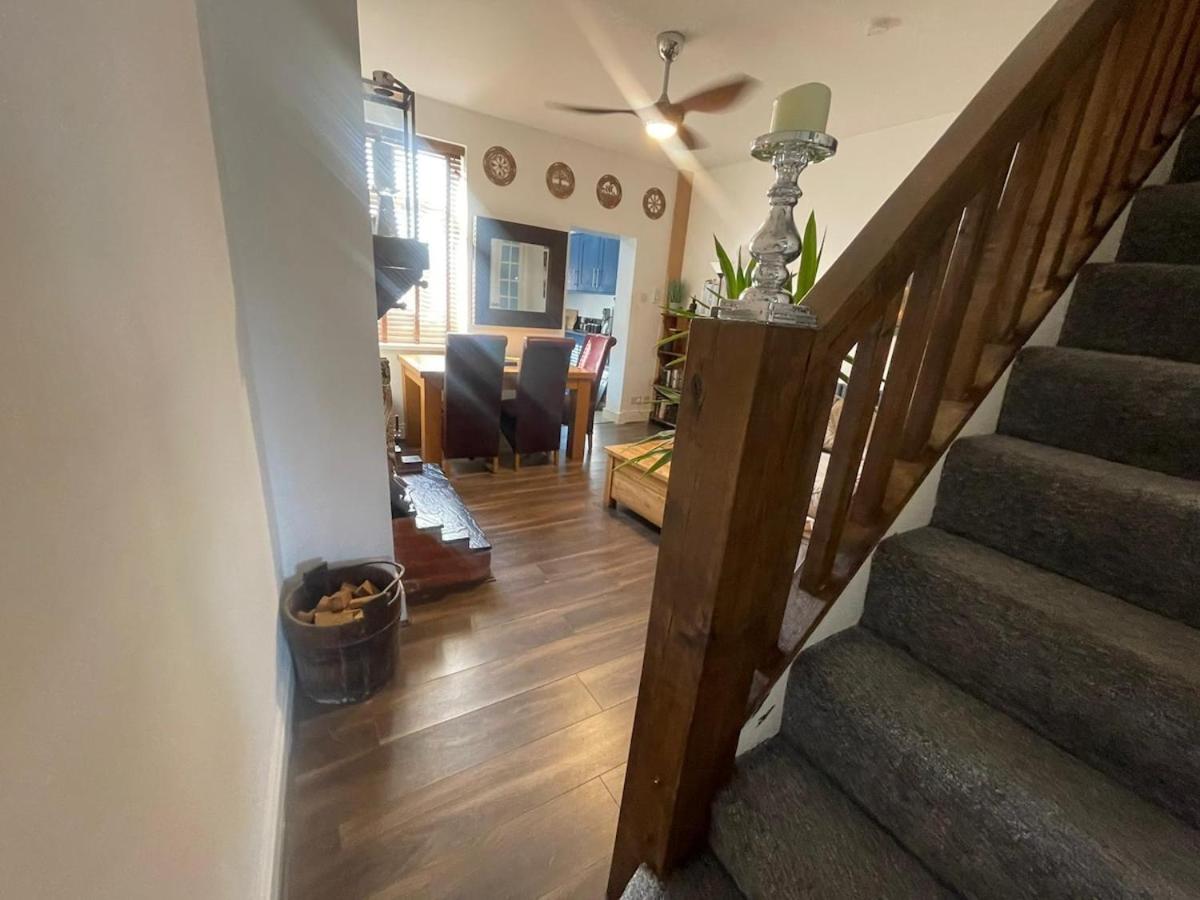 Town House Ideal for working professionals