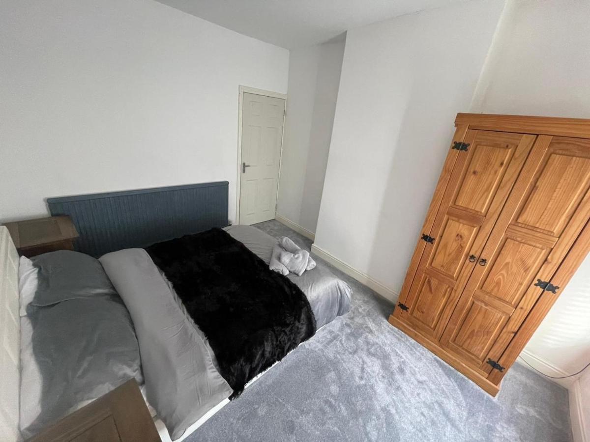 Town House Ideal for working professionals