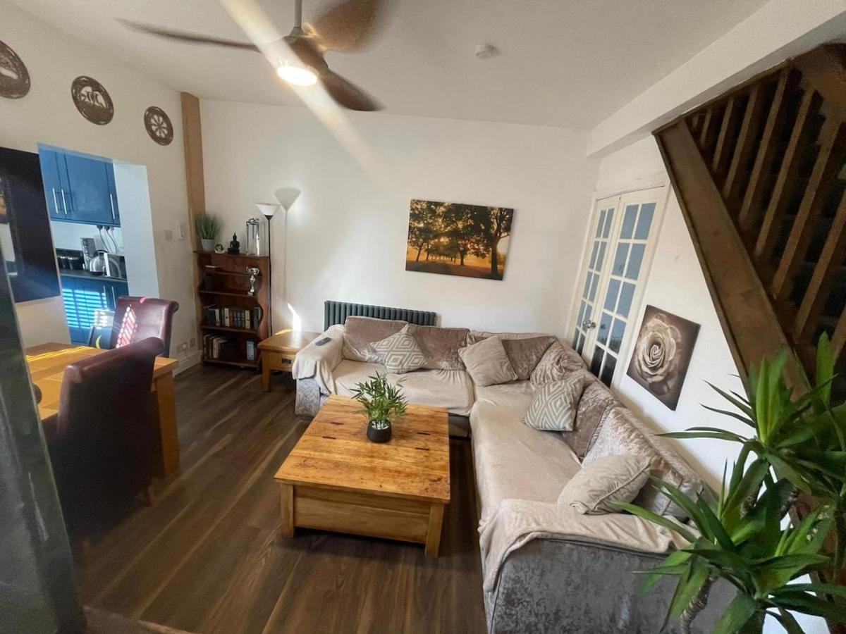 Town House Ideal for working professionals