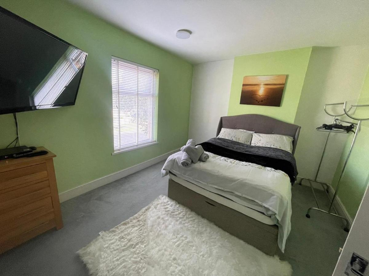 Town House Ideal for working professionals