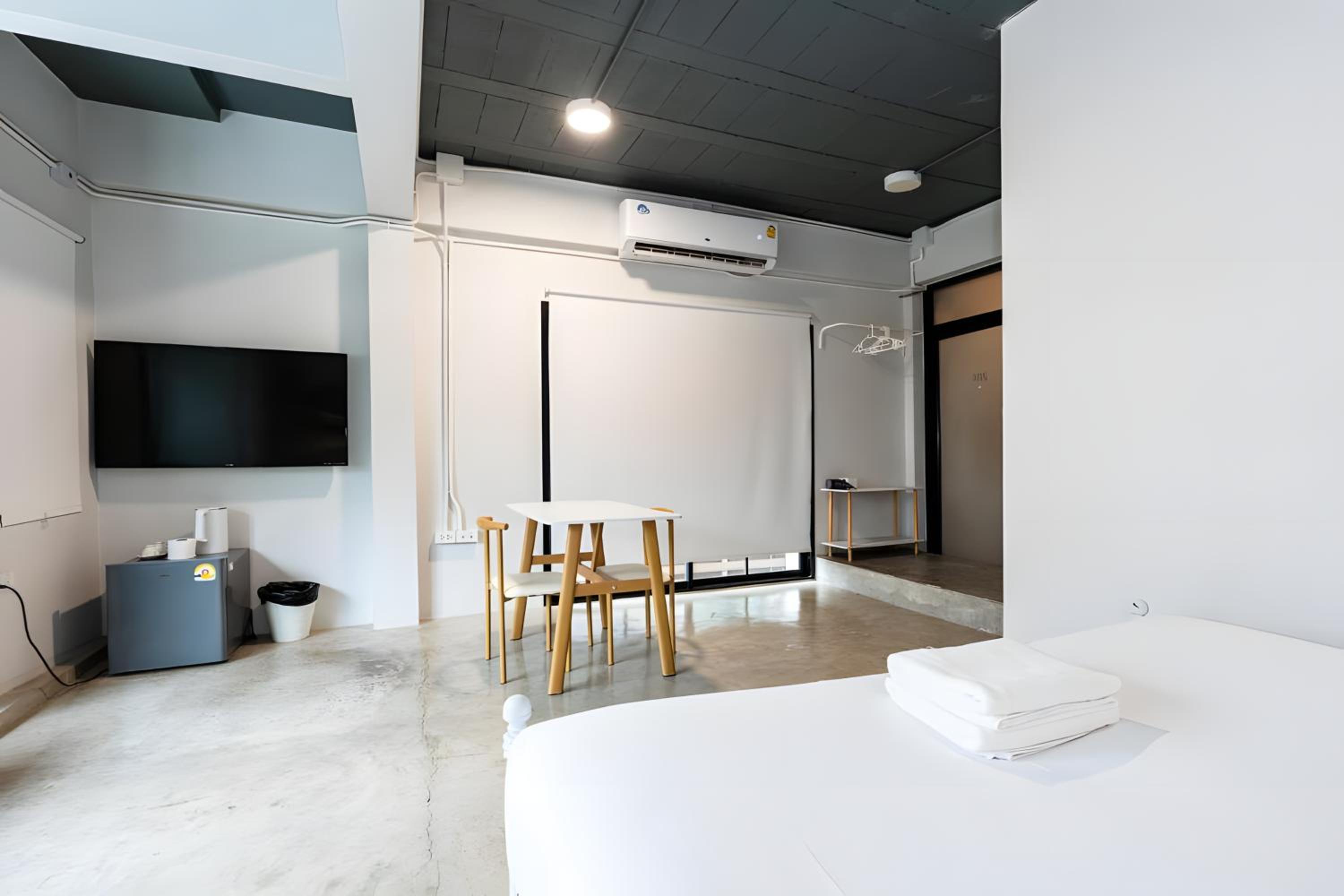 Yellow Place Sukhumvit Soi 2 -เยลโล เพลส สุขุมวิทซอย 2
