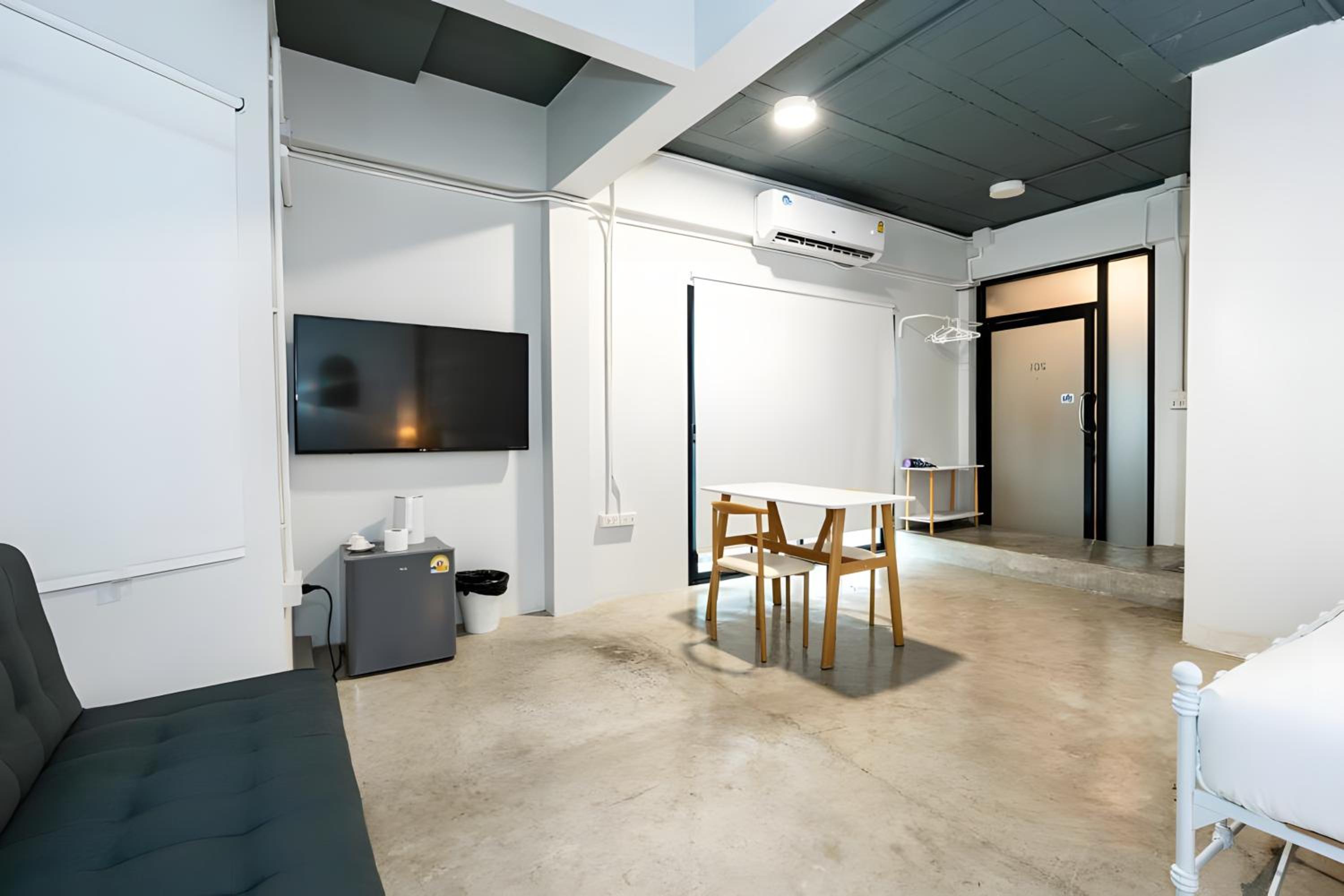 Yellow Place Sukhumvit Soi 2 -เยลโล เพลส สุขุมวิทซอย 2