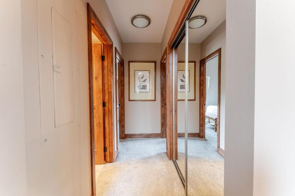 Aspen Downtown 2BR Ski Condo with Fireplace - CD 17 condo