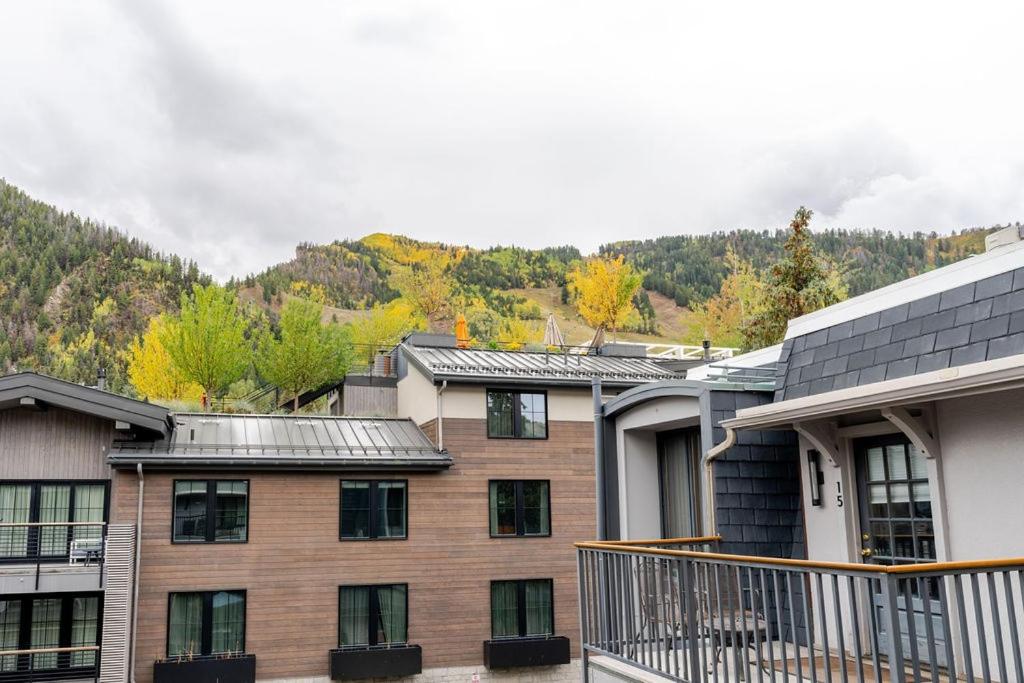 Aspen Downtown 2BR Ski Condo with Fireplace - CD 17 condo