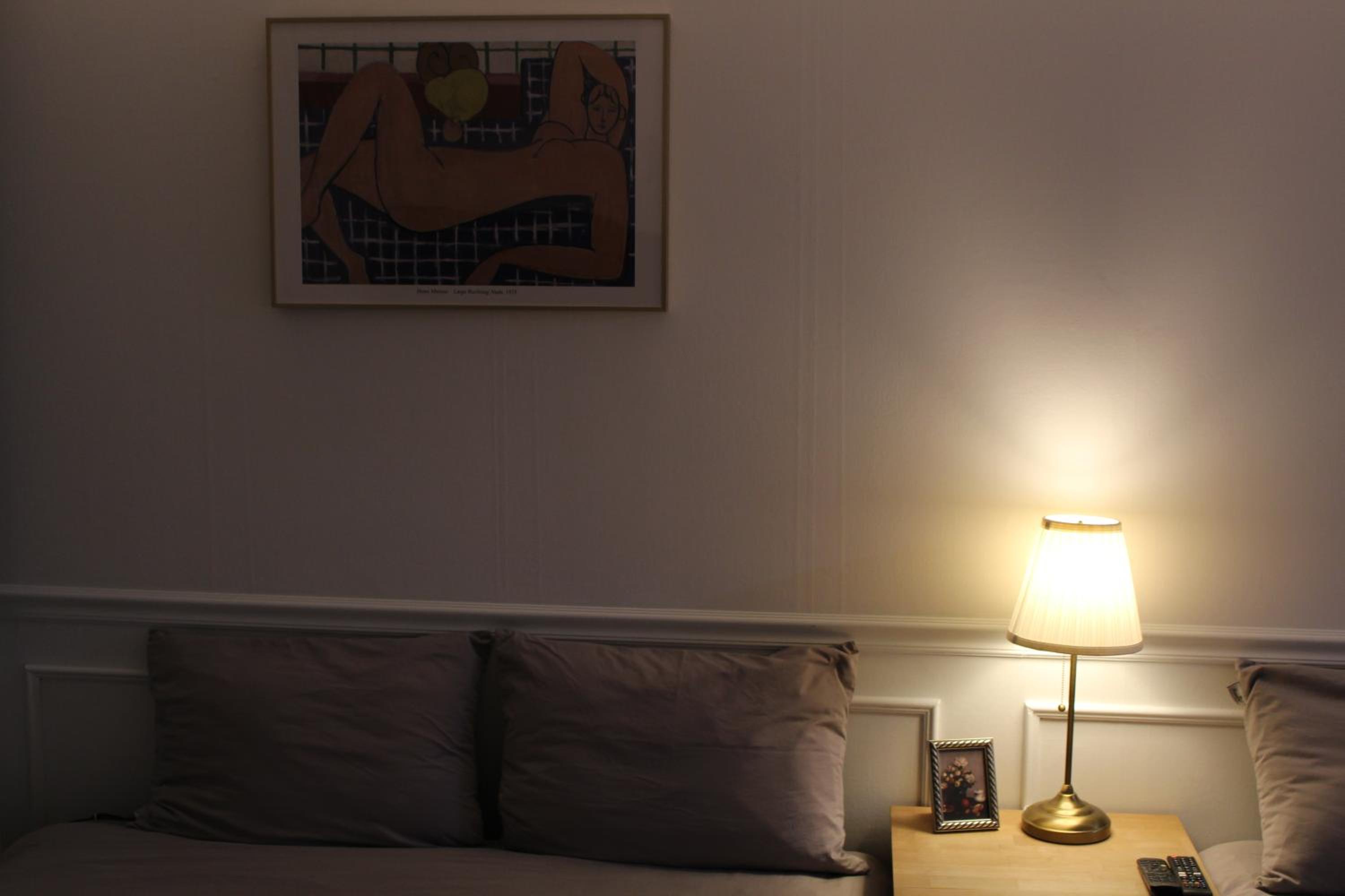 Direct Elevator to Hongik Univ Station, NEW by 13yr Superhost, Professionally Maintained