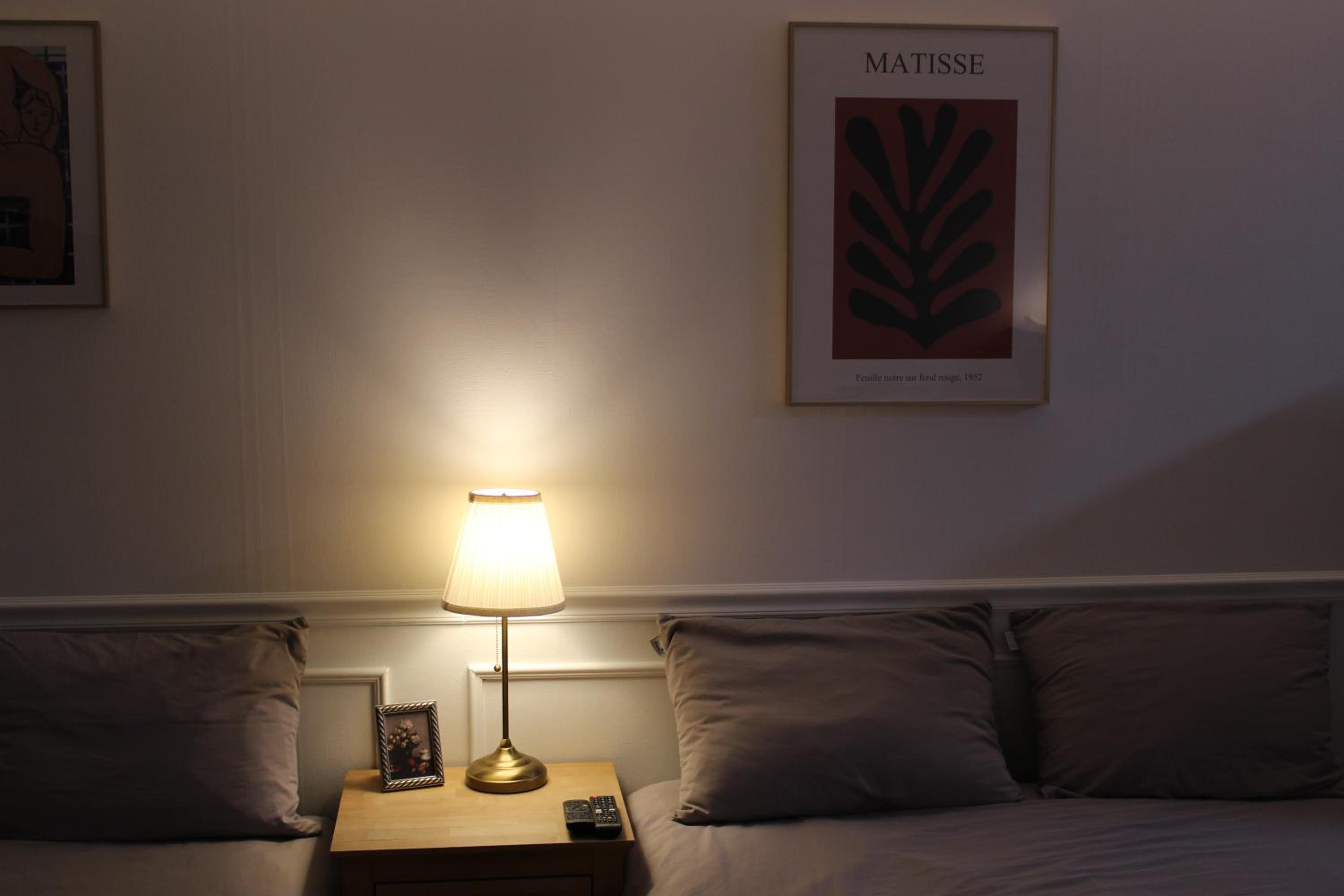Direct Elevator to Hongik Univ Station, NEW by 13yr Superhost, Professionally Maintained