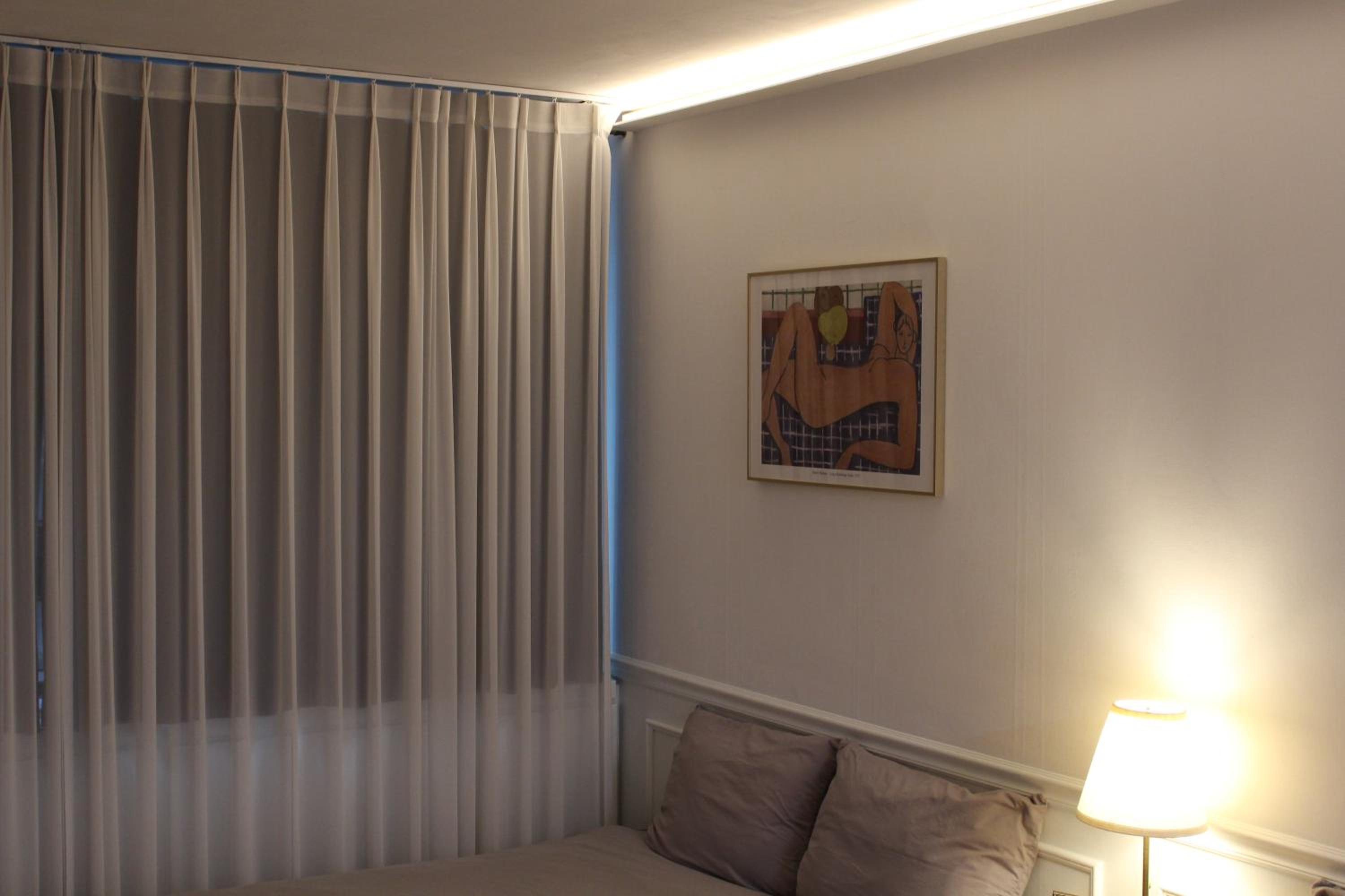 Direct Elevator to Hongik Univ Station, NEW by 13yr Superhost, Professionally Maintained