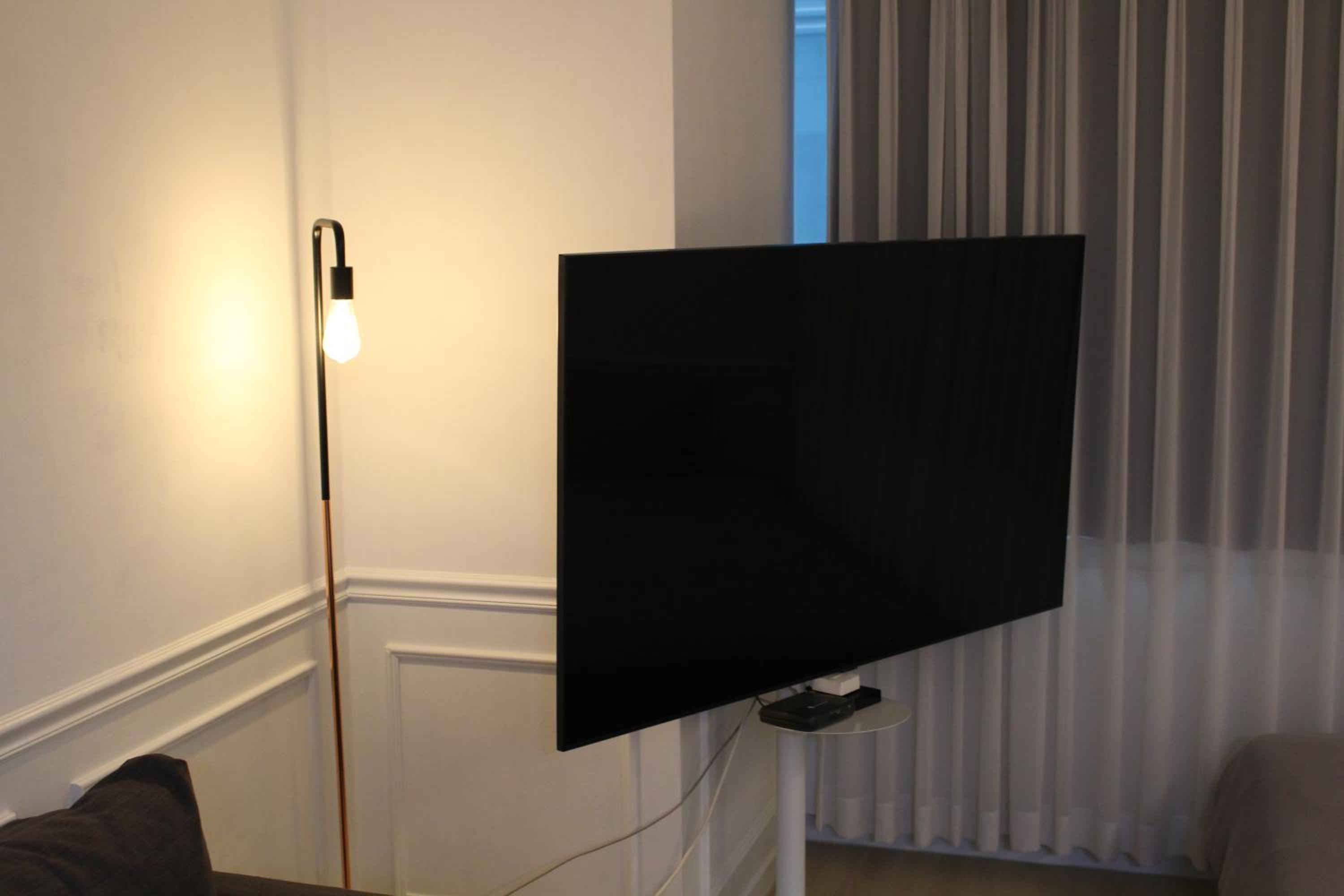 Direct Elevator to Hongik Univ Station, NEW by 13yr Superhost, Professionally Maintained