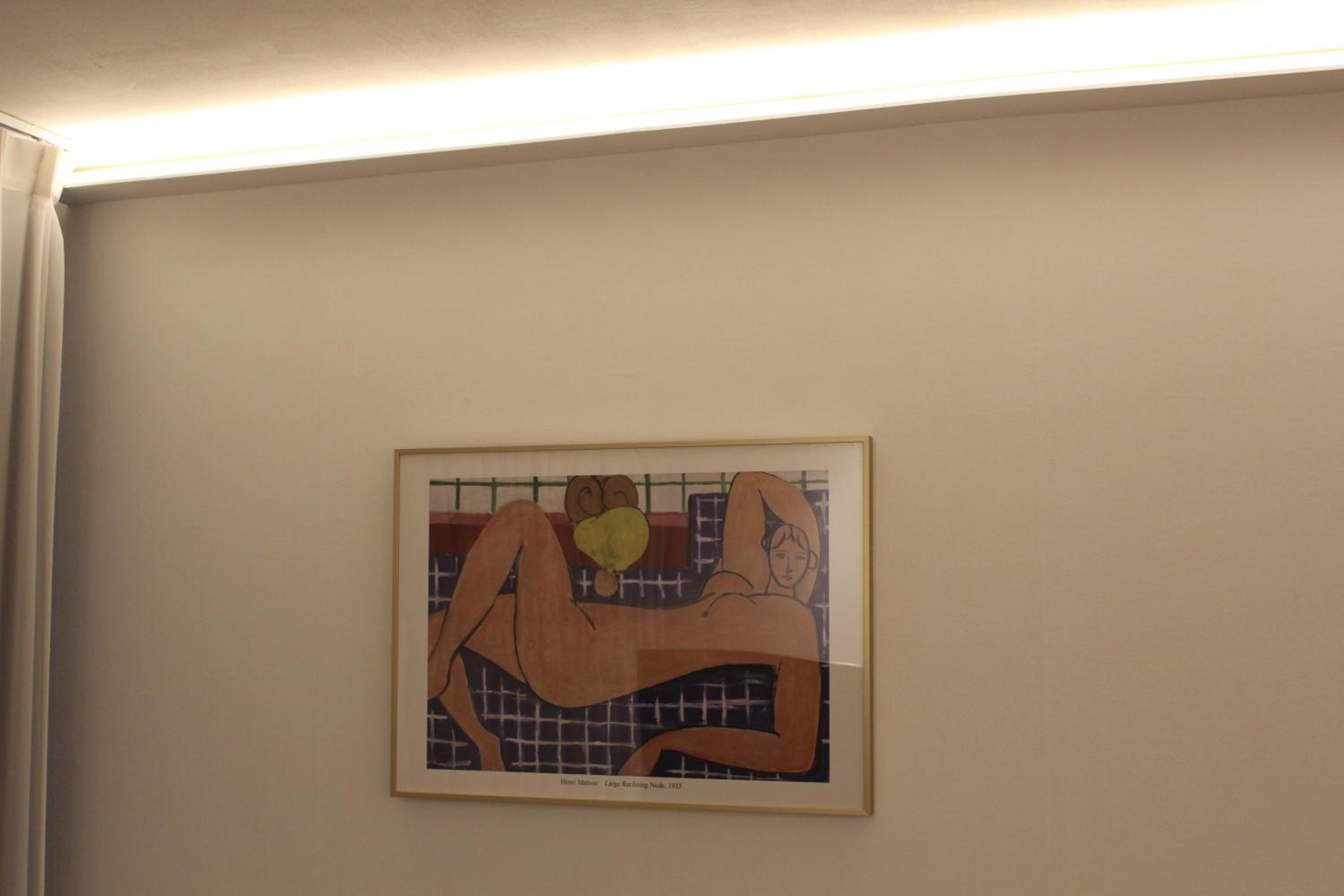 Direct Elevator to Hongik Univ Station, NEW by 13yr Superhost, Professionally Maintained