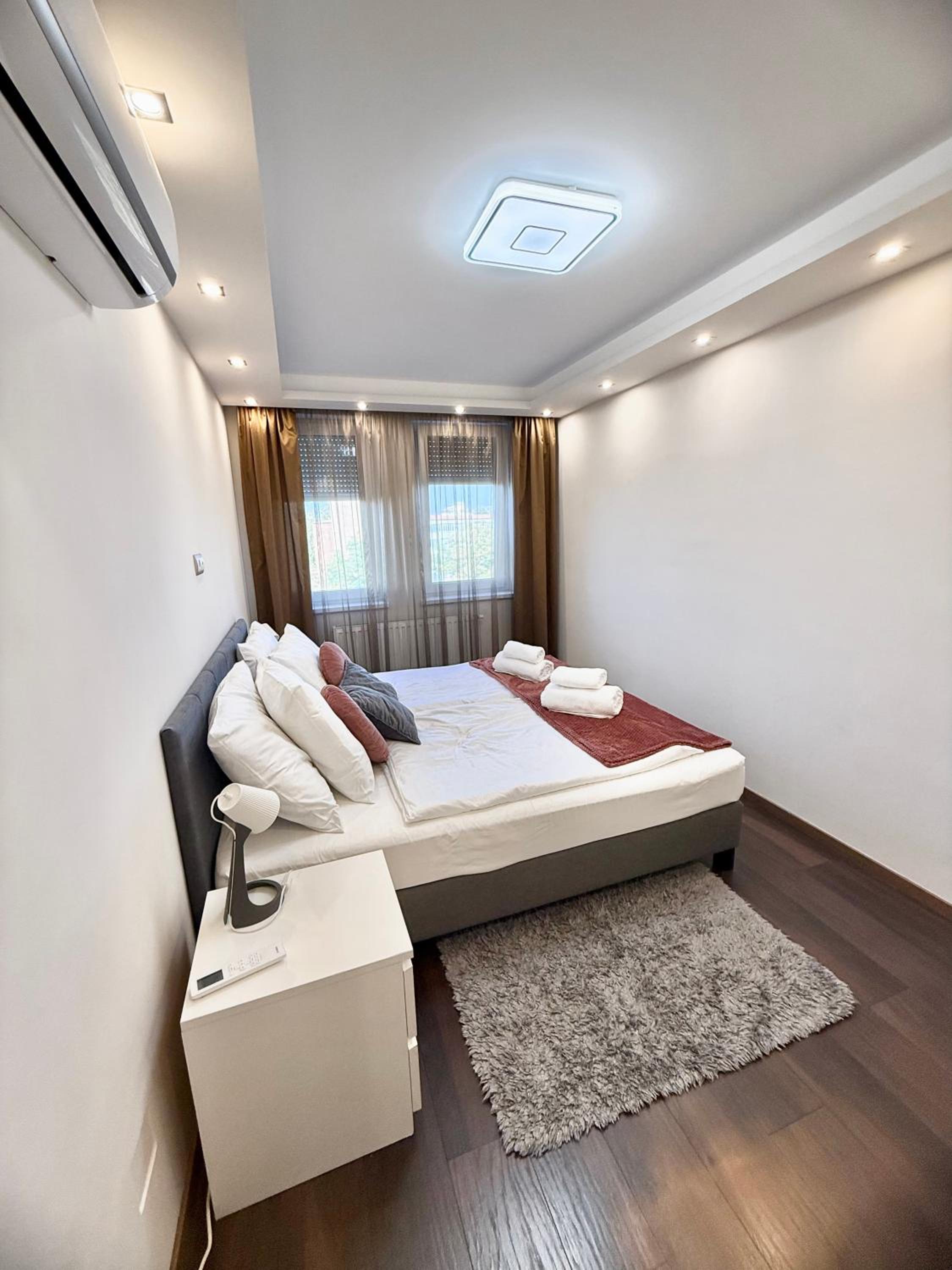 Local-Lux Premium Apartment- 2 Bedrooms Balcony -2 Private Parking