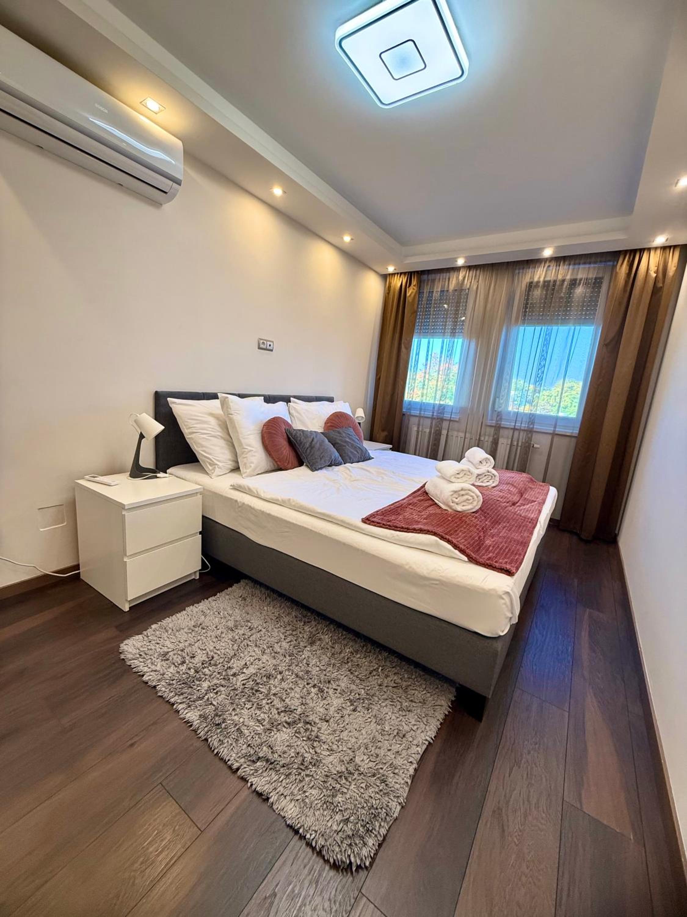 Local-Lux Premium Apartment- 2 Bedrooms Balcony -2 Private Parking