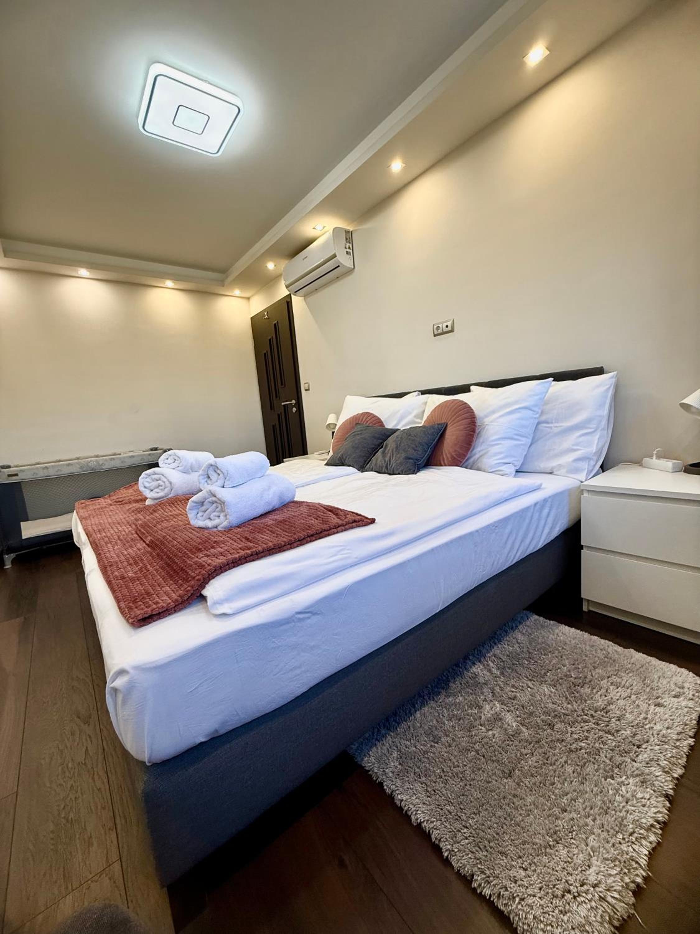 Local-Lux Premium Apartment- 2 Bedrooms Balcony -2 Private Parking