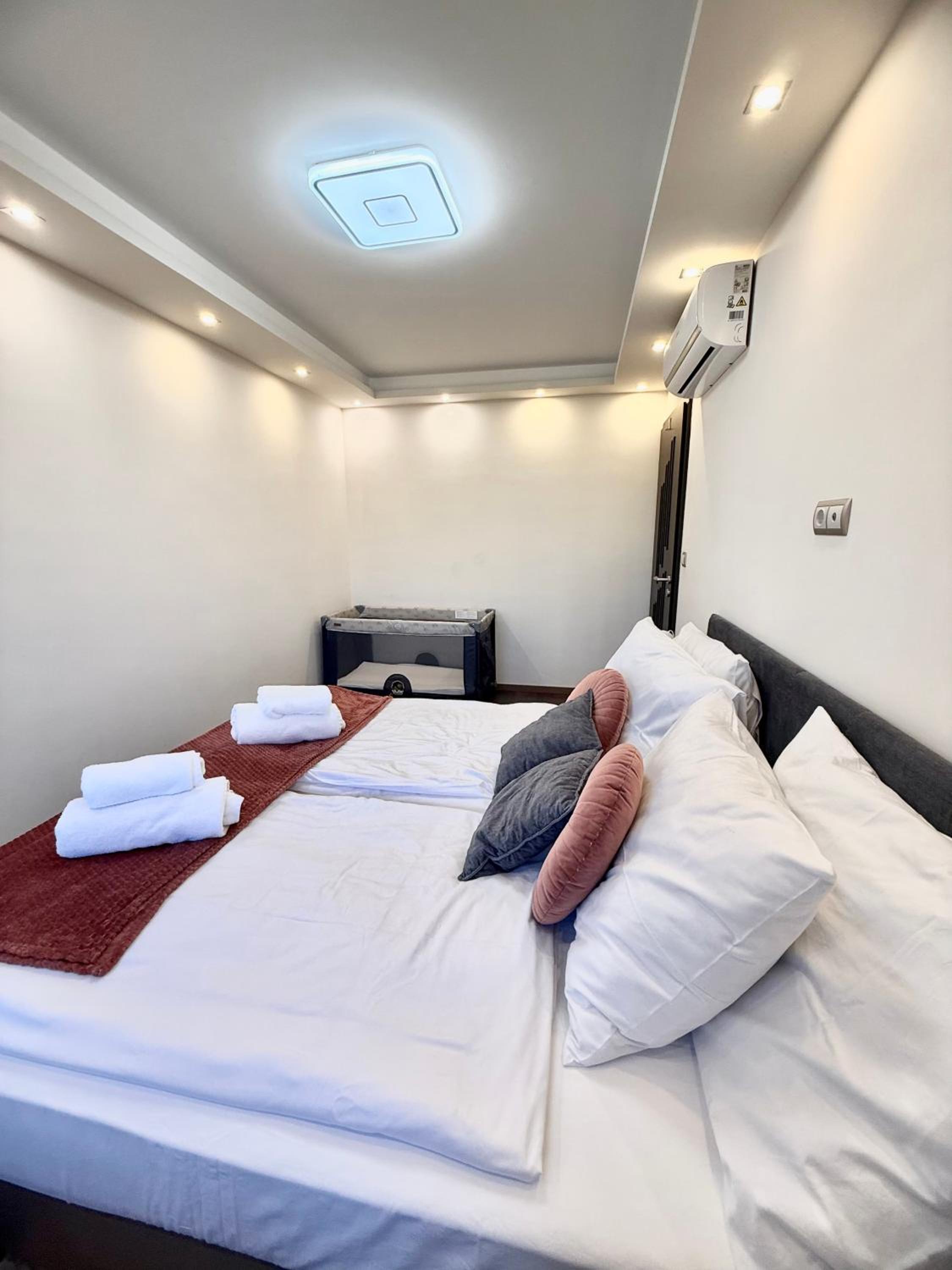 Local-Lux Premium Apartment- 2 Bedrooms Balcony -2 Private Parking