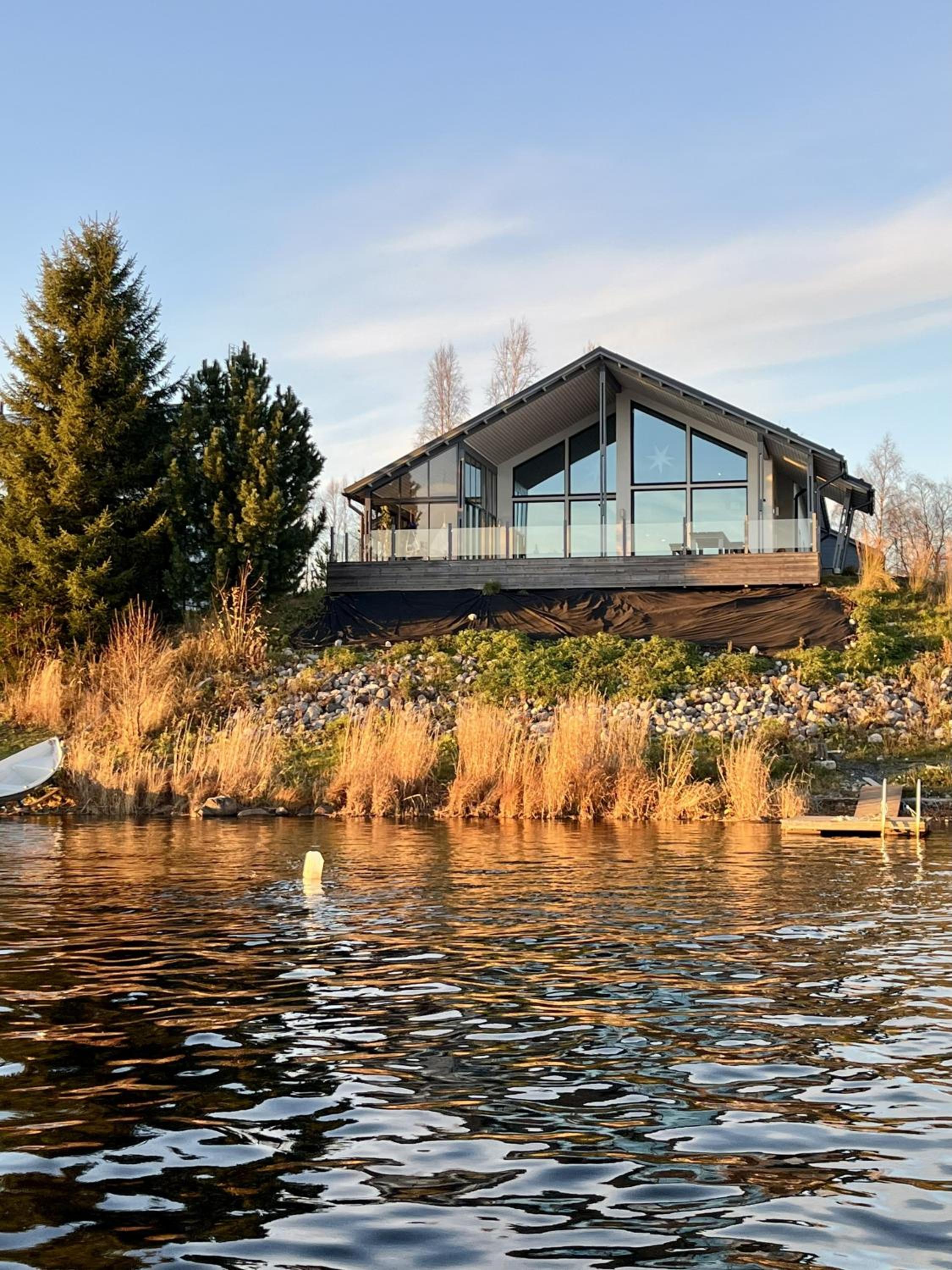 Aurora Arctic Riverside Villa