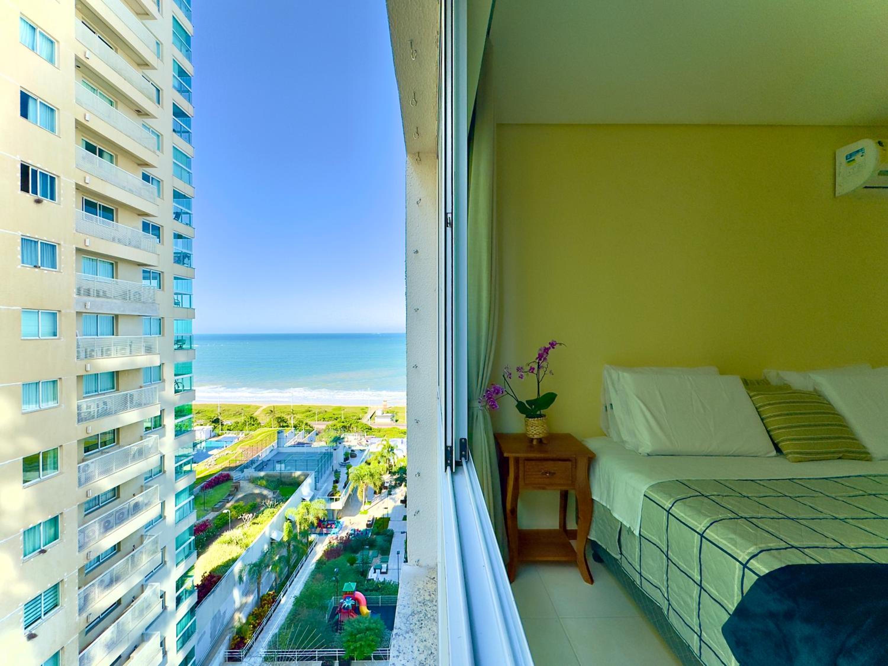 Apto Frente Mar Bali Beach Home Club 3 Quartos Climatizados Cozinha Completa Sacada com Churrasqueira 2 Vagas de Garagem Piscina borda infinita Sauna Acade