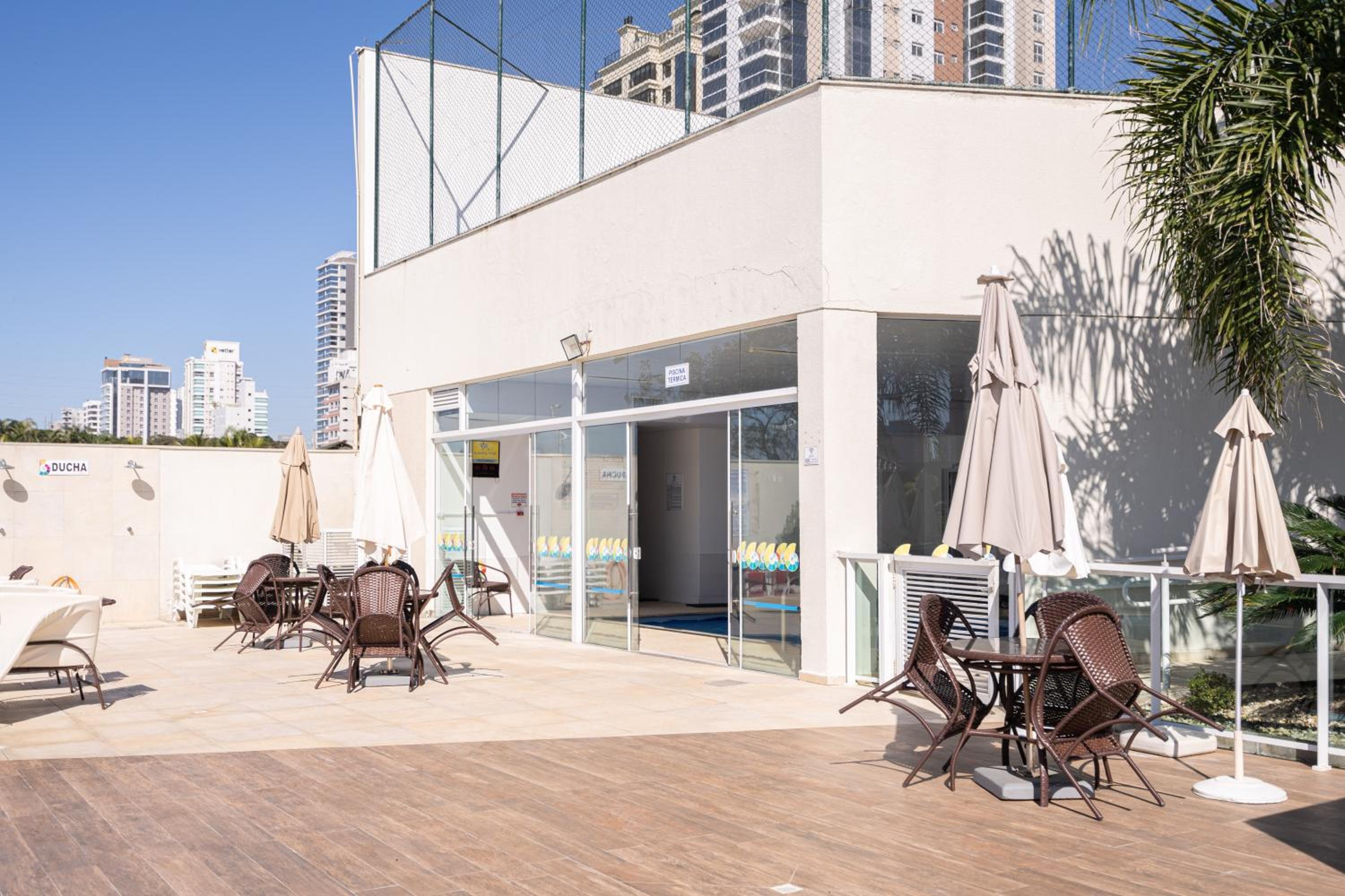Apto Frente Mar Bali Beach Home Club 3 Quartos Climatizados Cozinha Completa Sacada com Churrasqueira 2 Vagas de Garagem Piscina borda infinita Sauna Acade