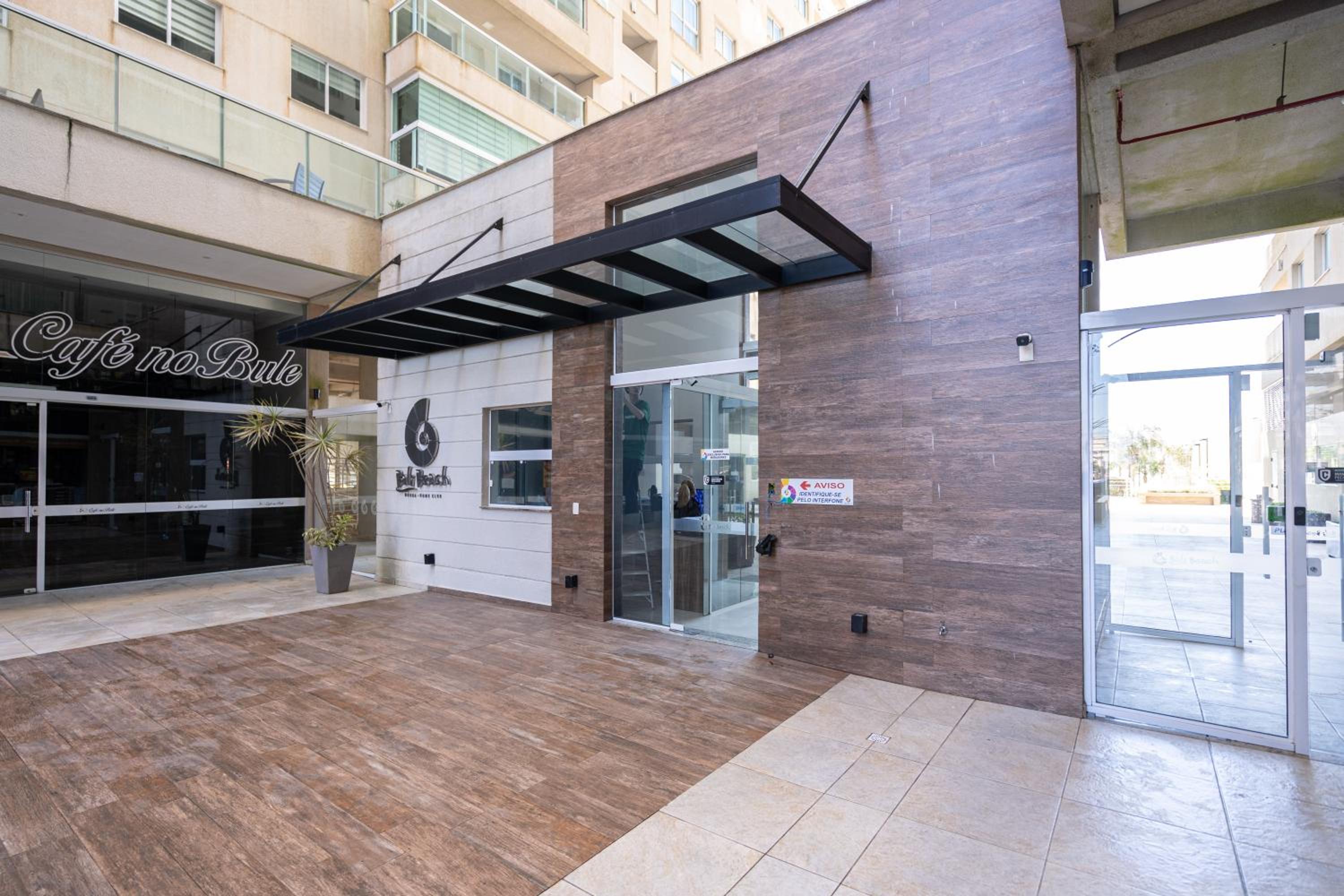 Apto Frente Mar Bali Beach Home Club 3 Quartos Climatizados Cozinha Completa Sacada com Churrasqueira 2 Vagas de Garagem Piscina borda infinita Sauna Acade
