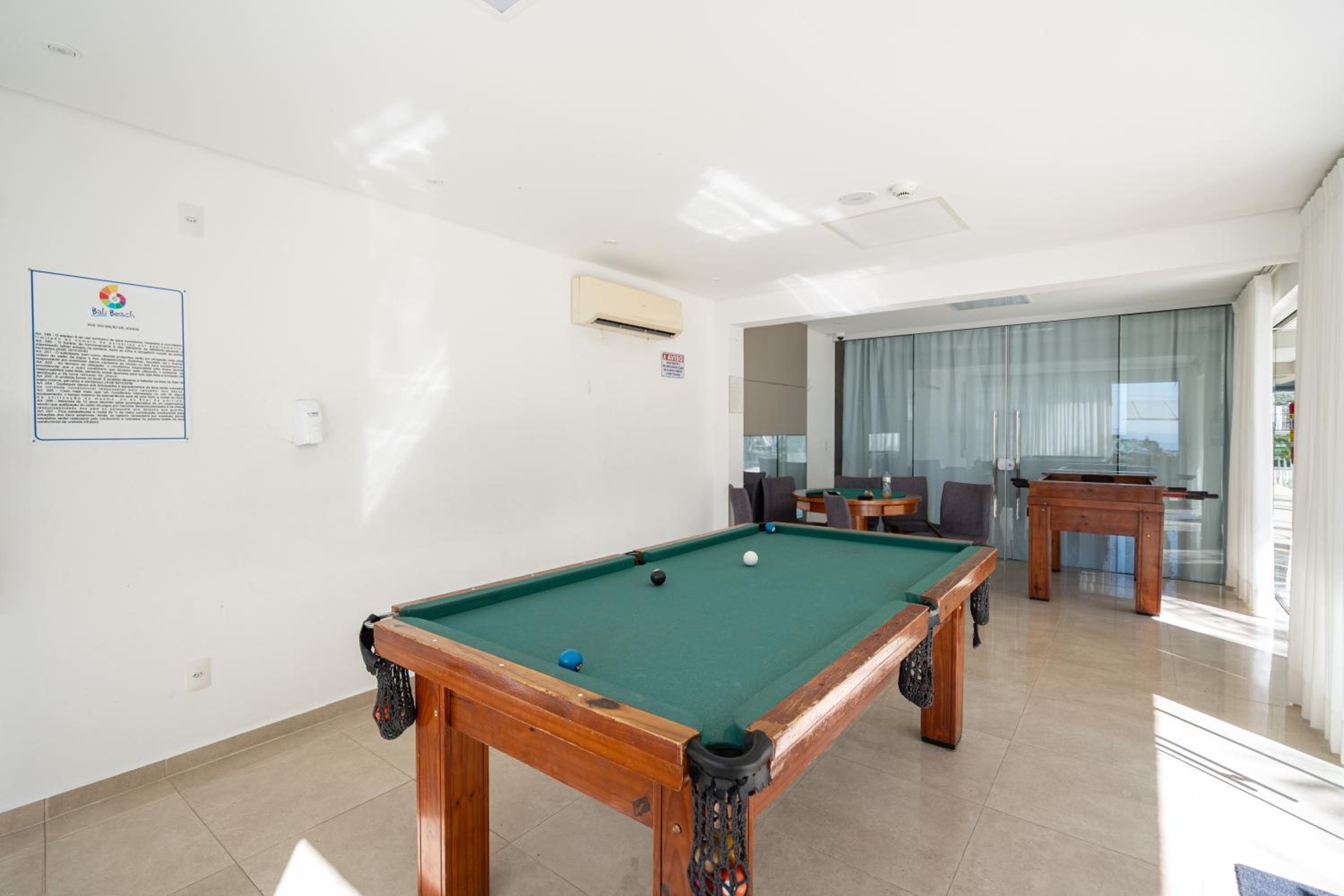 Apto Frente Mar Bali Beach Home Club 3 Quartos Climatizados Cozinha Completa Sacada com Churrasqueira 2 Vagas de Garagem Piscina borda infinita Sauna Acade