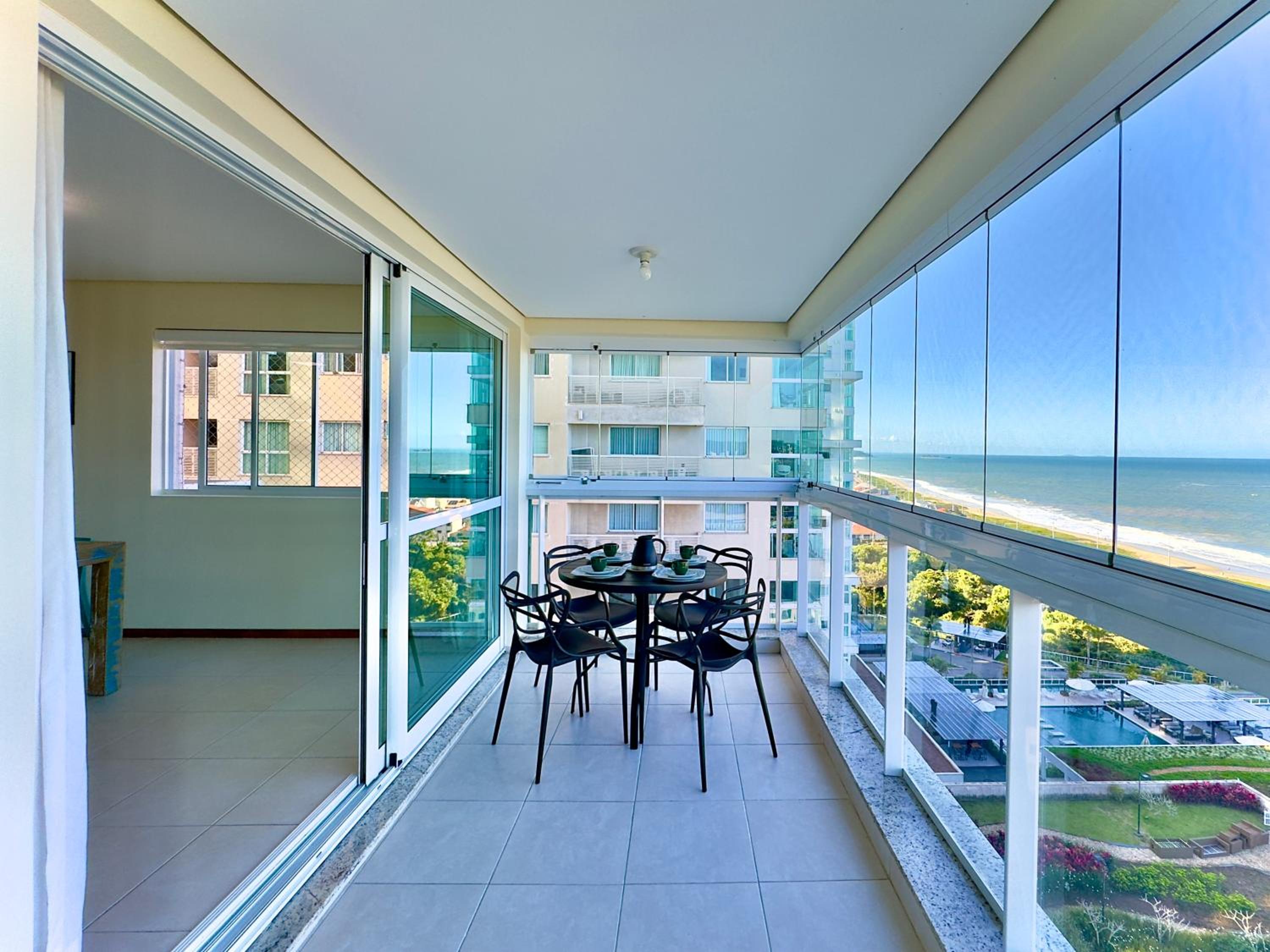 Apto Frente Mar Bali Beach Home Club 3 Quartos Climatizados Cozinha Completa Sacada com Churrasqueira 2 Vagas de Garagem Piscina borda infinita Sauna Acade