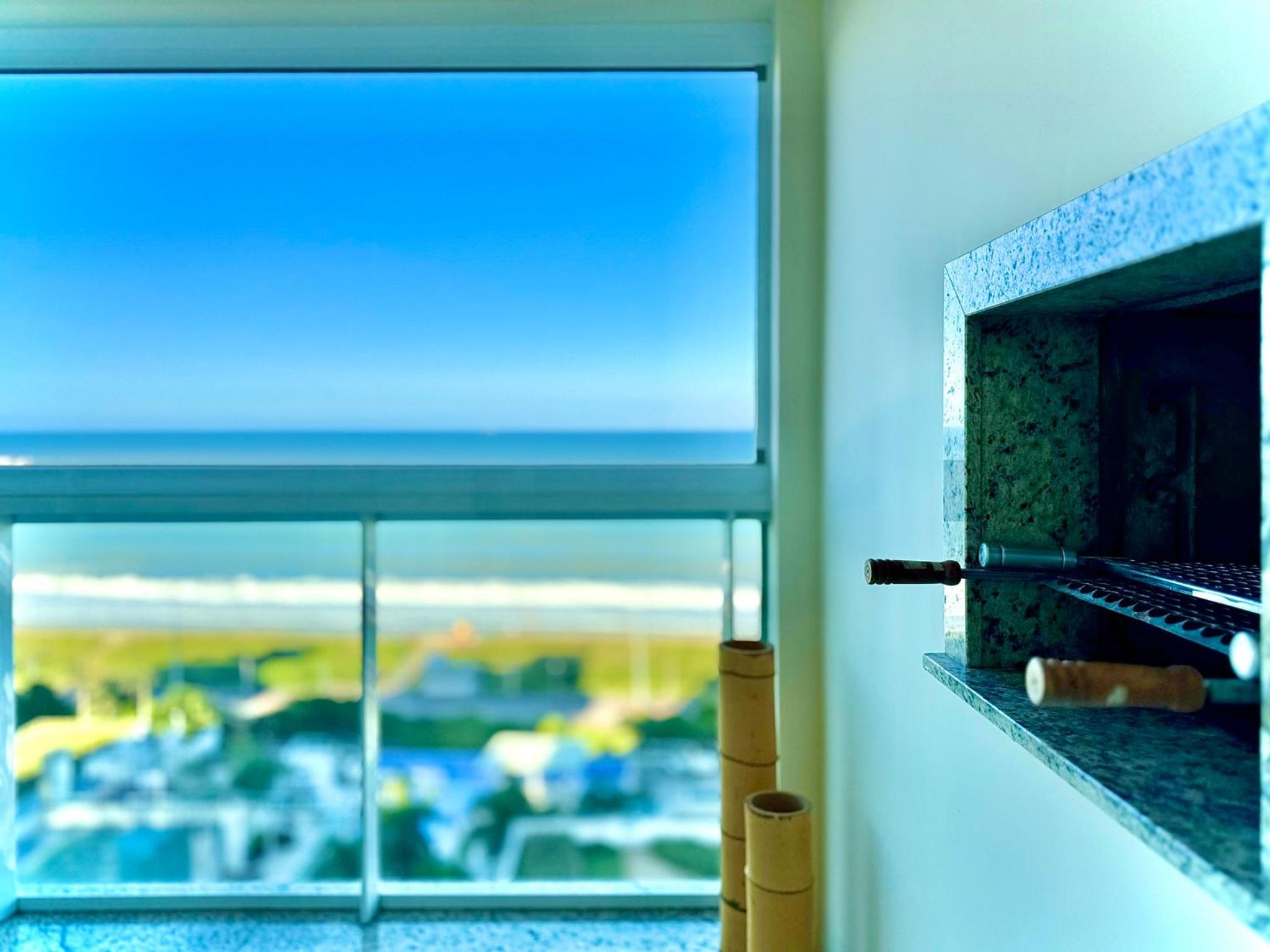 Apto Frente Mar Bali Beach Home Club 3 Quartos Climatizados Cozinha Completa Sacada com Churrasqueira 2 Vagas de Garagem Piscina borda infinita Sauna Acade