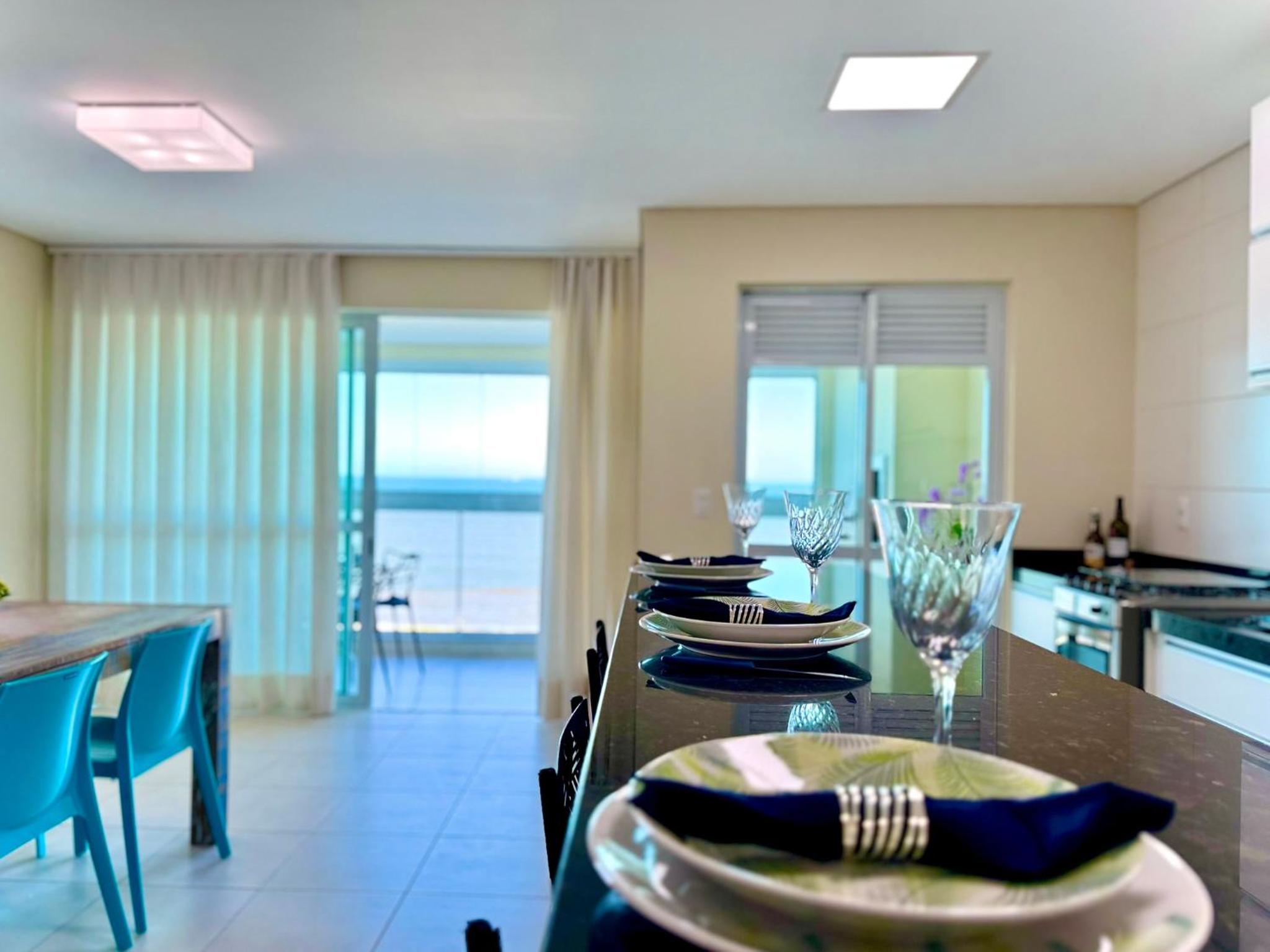 Apto Frente Mar Bali Beach Home Club 3 Quartos Climatizados Cozinha Completa Sacada com Churrasqueira 2 Vagas de Garagem Piscina borda infinita Sauna Acade
