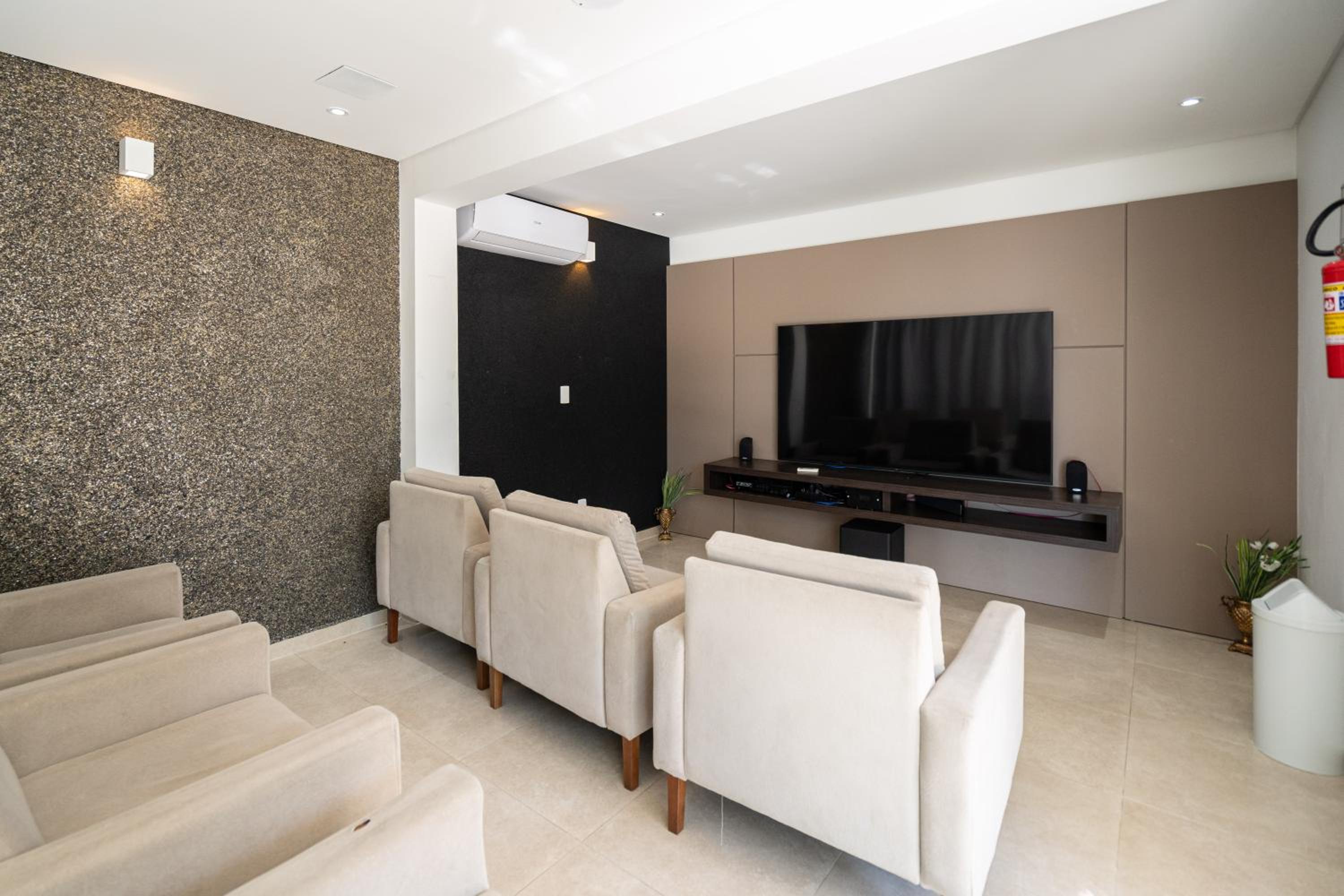 Apto Frente Mar Bali Beach Home Club 3 Quartos Climatizados Cozinha Completa Sacada com Churrasqueira 2 Vagas de Garagem Piscina borda infinita Sauna Acade