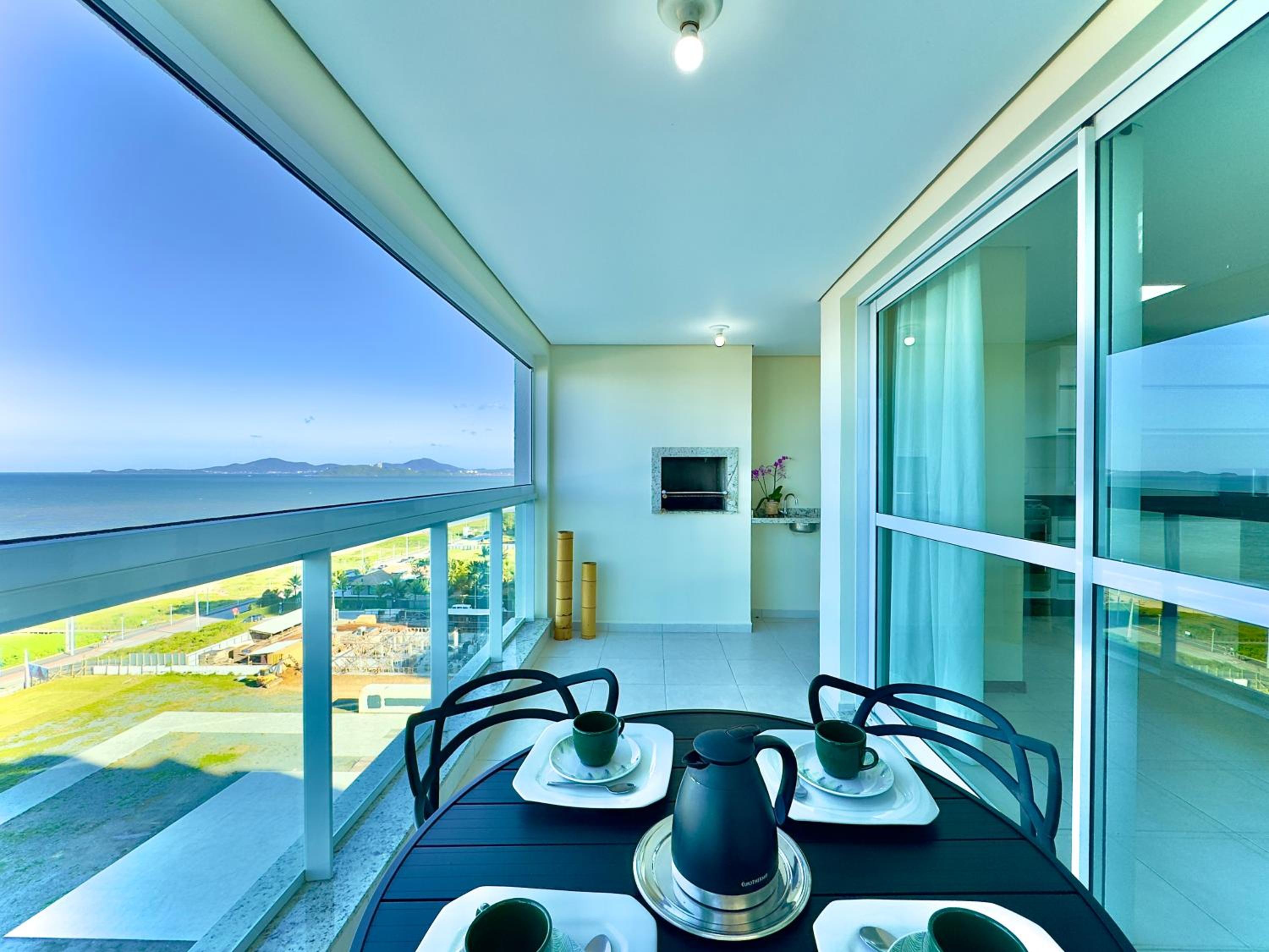 Apto Frente Mar Bali Beach Home Club 3 Quartos Climatizados Cozinha Completa Sacada com Churrasqueira 2 Vagas de Garagem Piscina borda infinita Sauna Acade