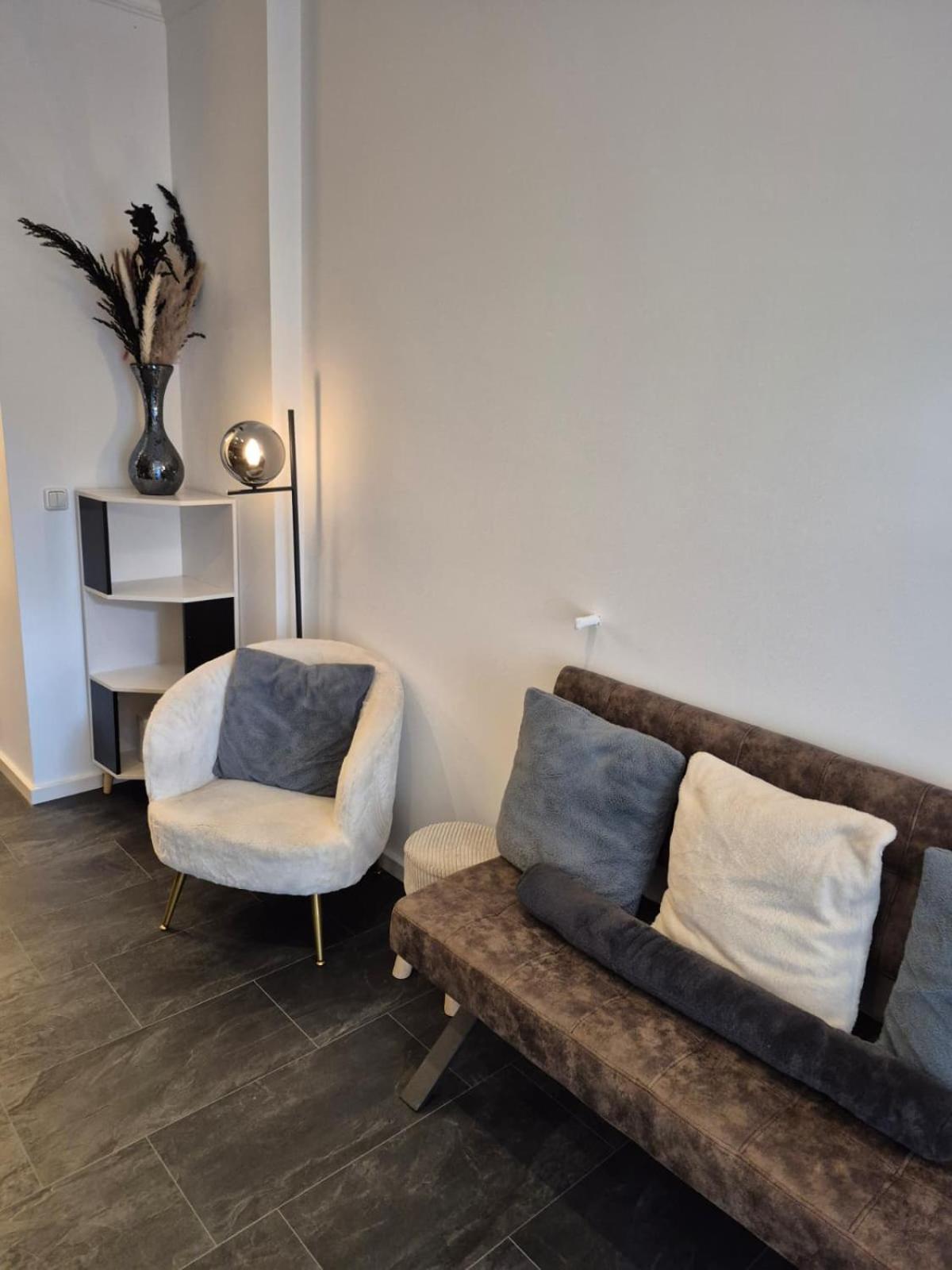 City Apartment am Rhein - Kapitol-Viertel - Kölner Dom & Hauptbahnhof - Modern Komfort - Perfekte Lage