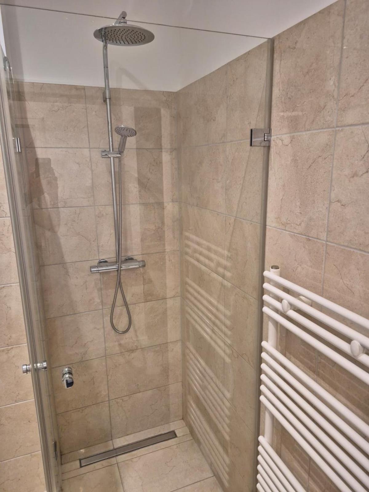 City Apartment am Rhein - Kapitol-Viertel - Kölner Dom & Hauptbahnhof - Modern Komfort - Perfekte Lage