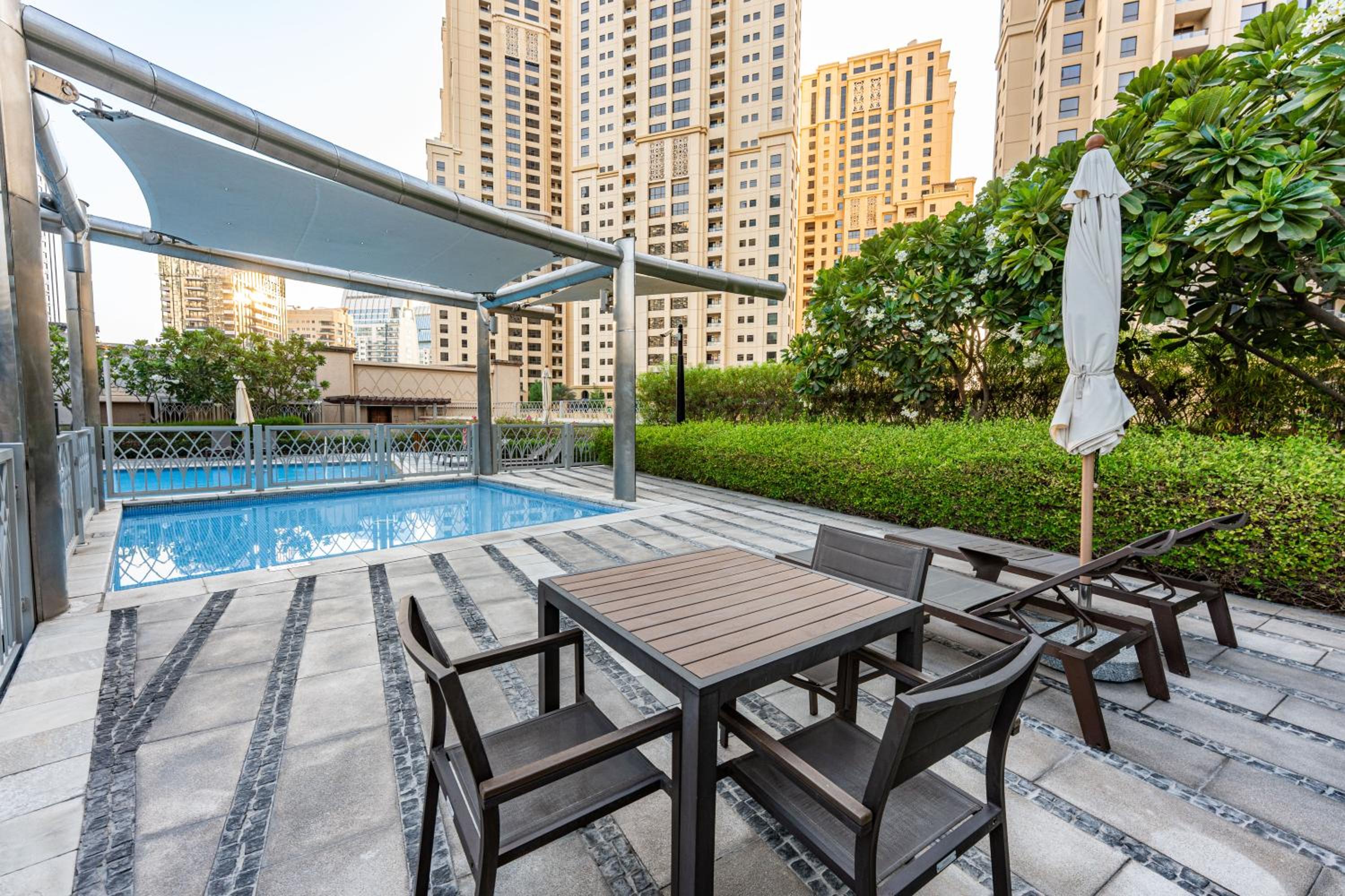 Prime Dubai Marina Spot - Beach, Dining and leisure