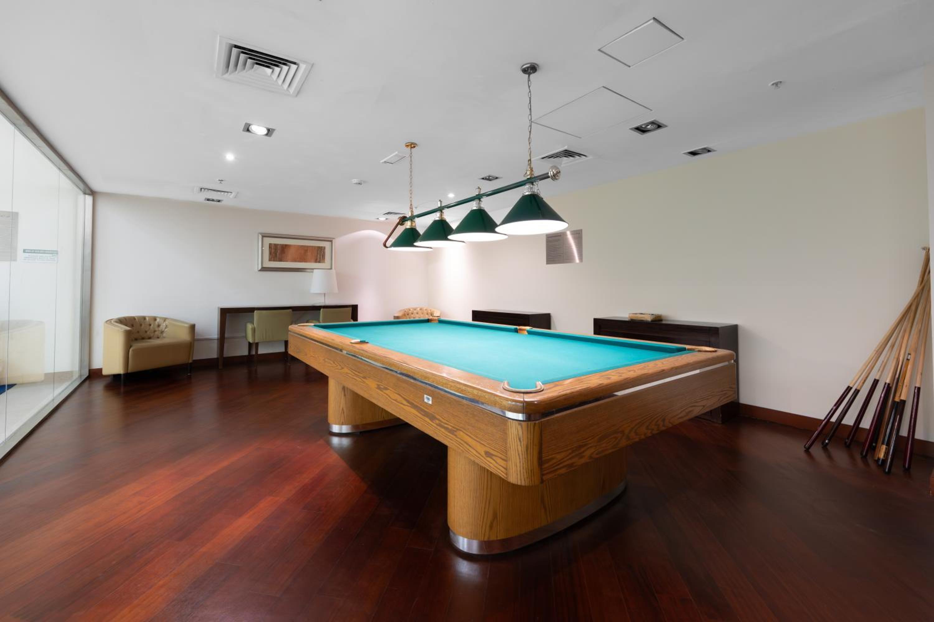 Prime Dubai Marina Spot - Beach, Dining and leisure