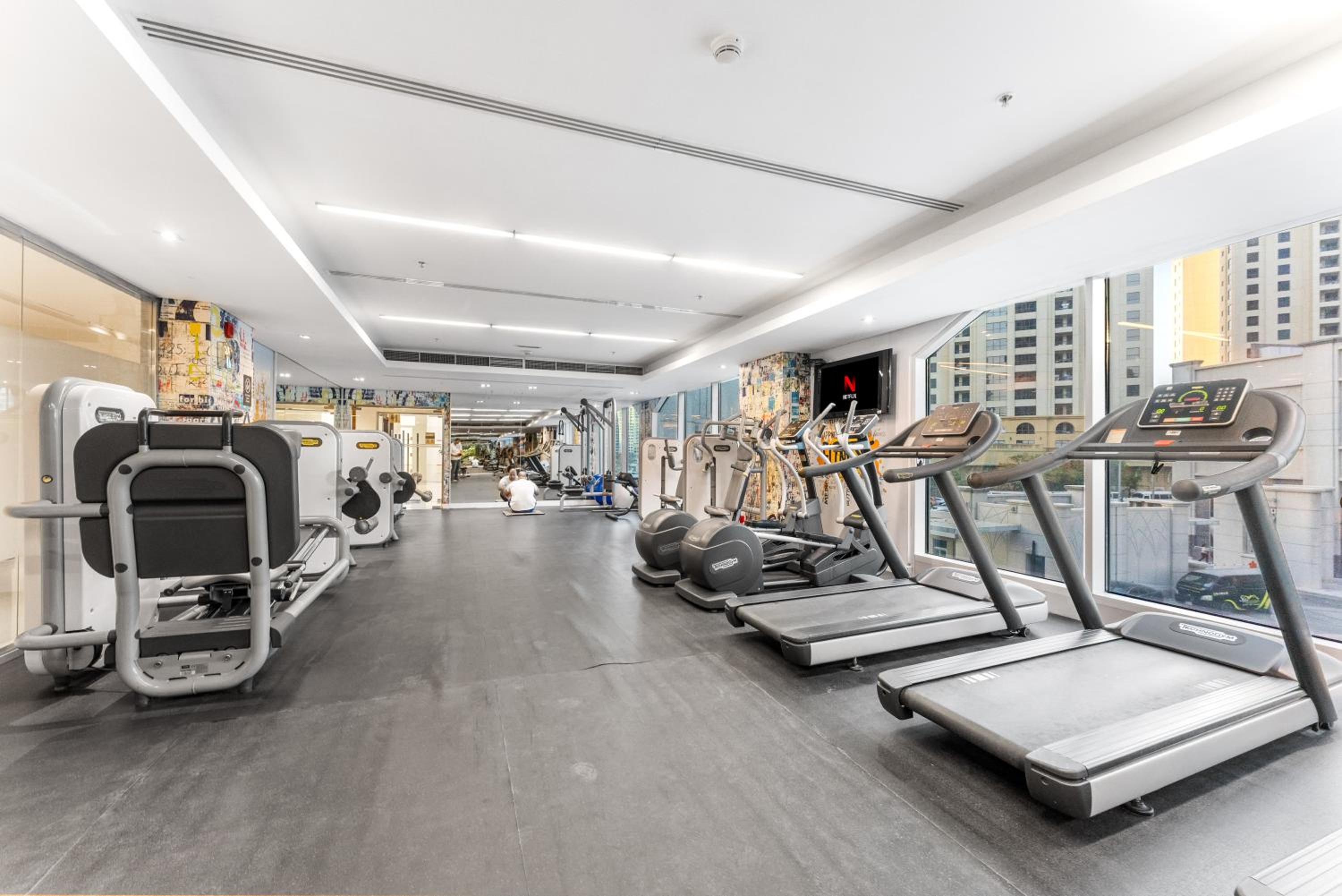 Prime Dubai Marina Spot - Beach, Dining and leisure
