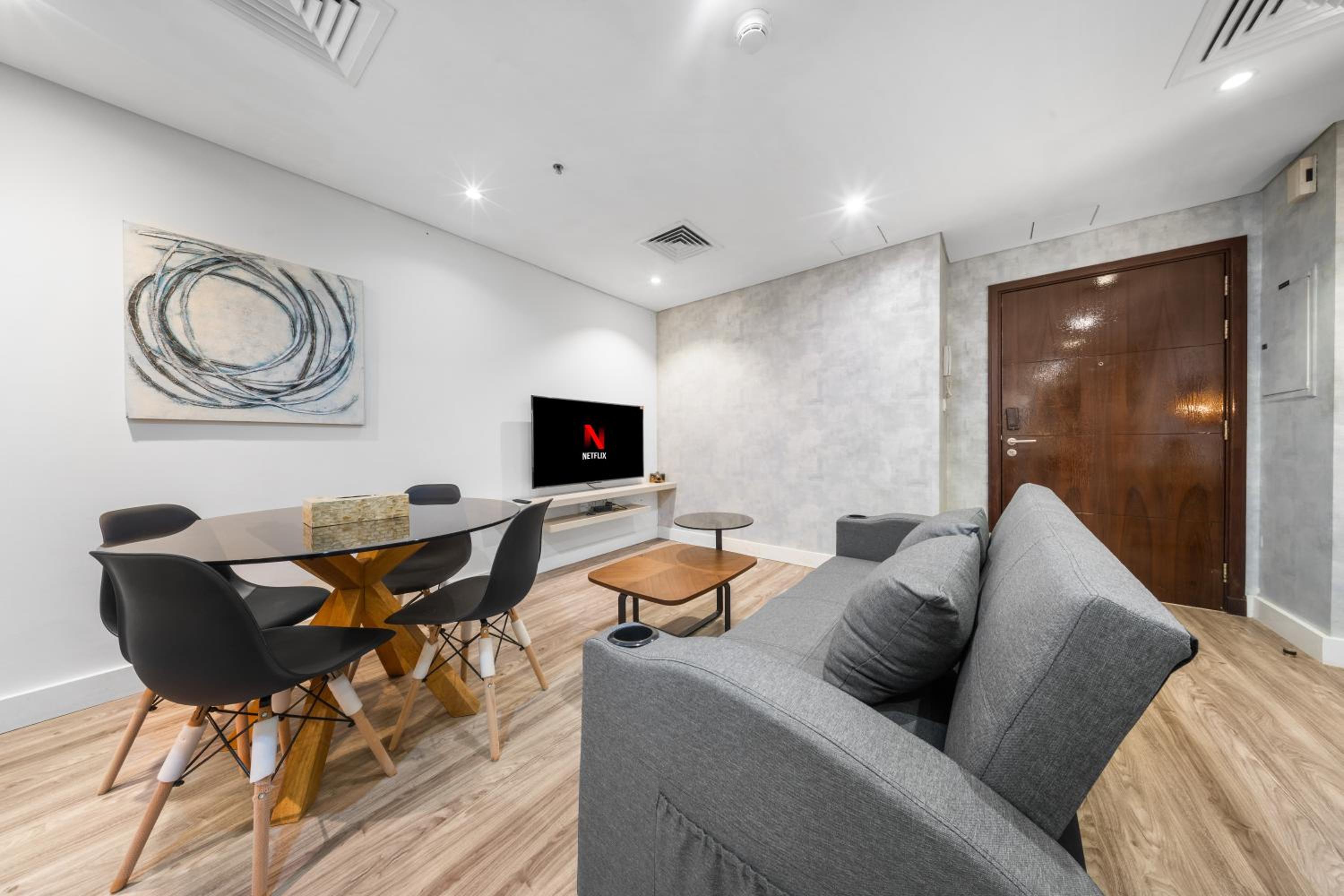 Prime Dubai Marina Spot - Beach, Dining and leisure