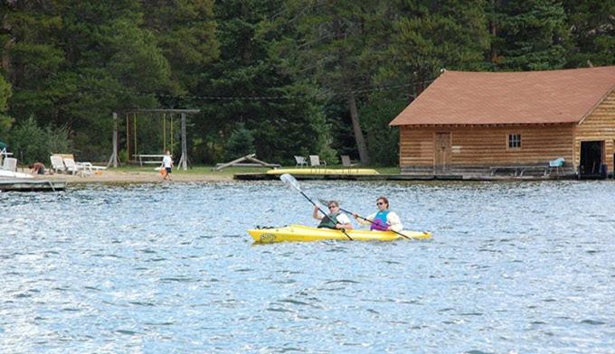 New Mountain Home, Amazing Unobstructed Lake & Mountain Views, Hot Tub, Close to Town!