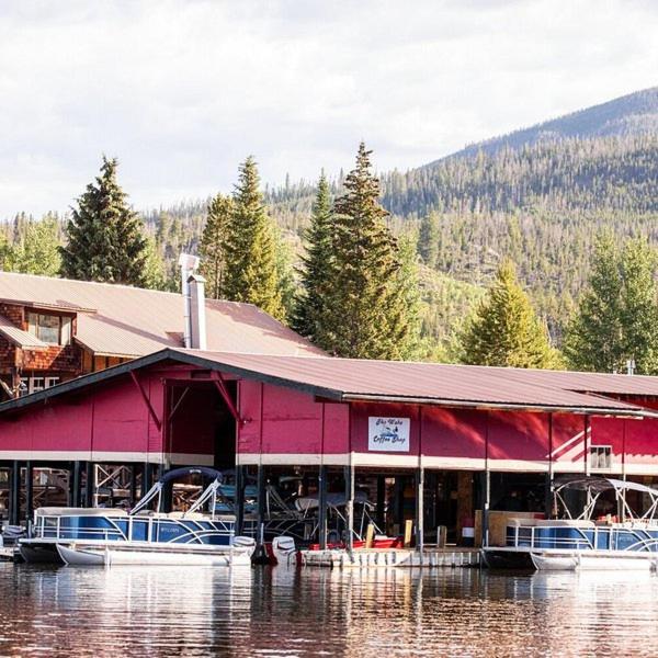 New Mountain Home, Amazing Unobstructed Lake & Mountain Views, Hot Tub, Close to Town!