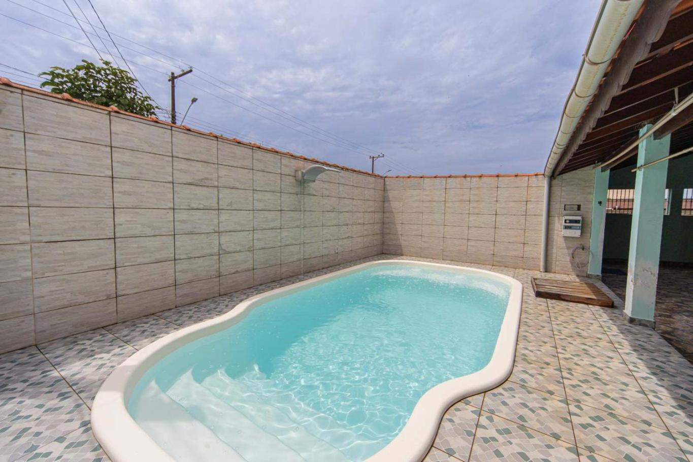 Casa com Piscina e Garagem a 550m da Praia