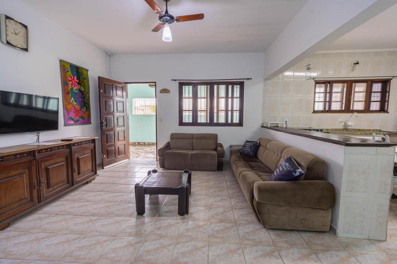Casa com Piscina e Garagem a 550m da Praia