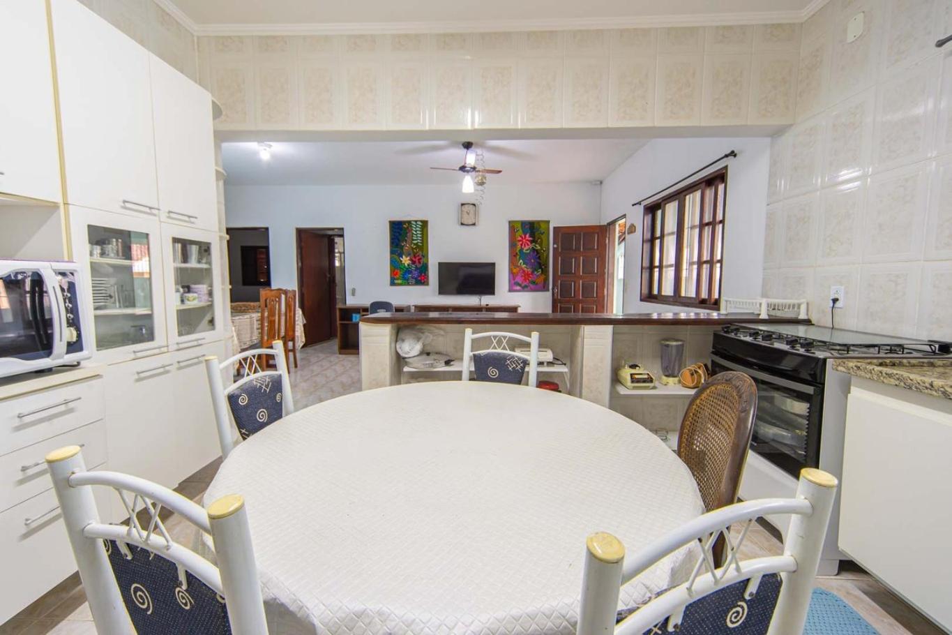 Casa com Piscina e Garagem a 550m da Praia