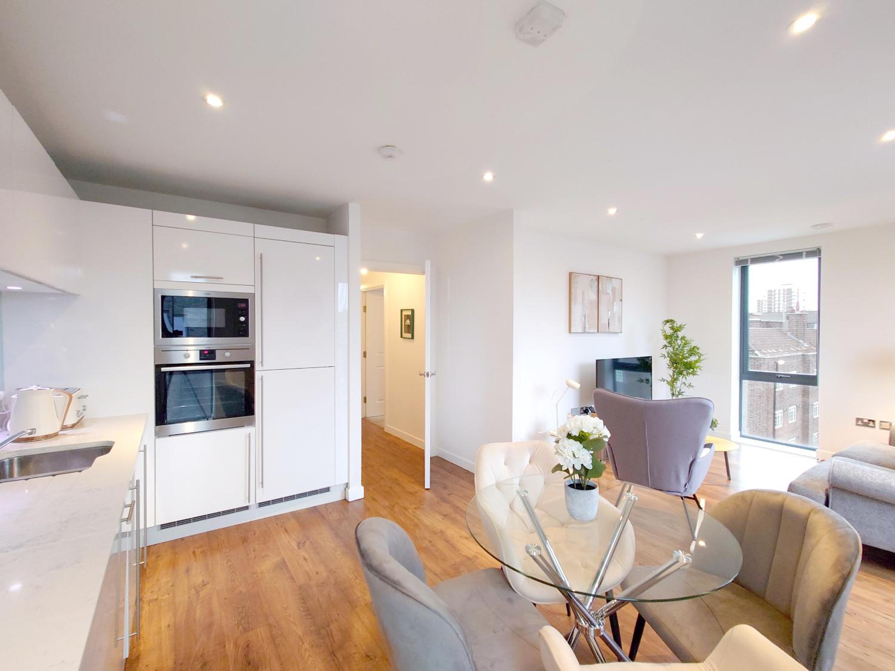 Spacious 2-Bedroom Apartment in Prime Location
