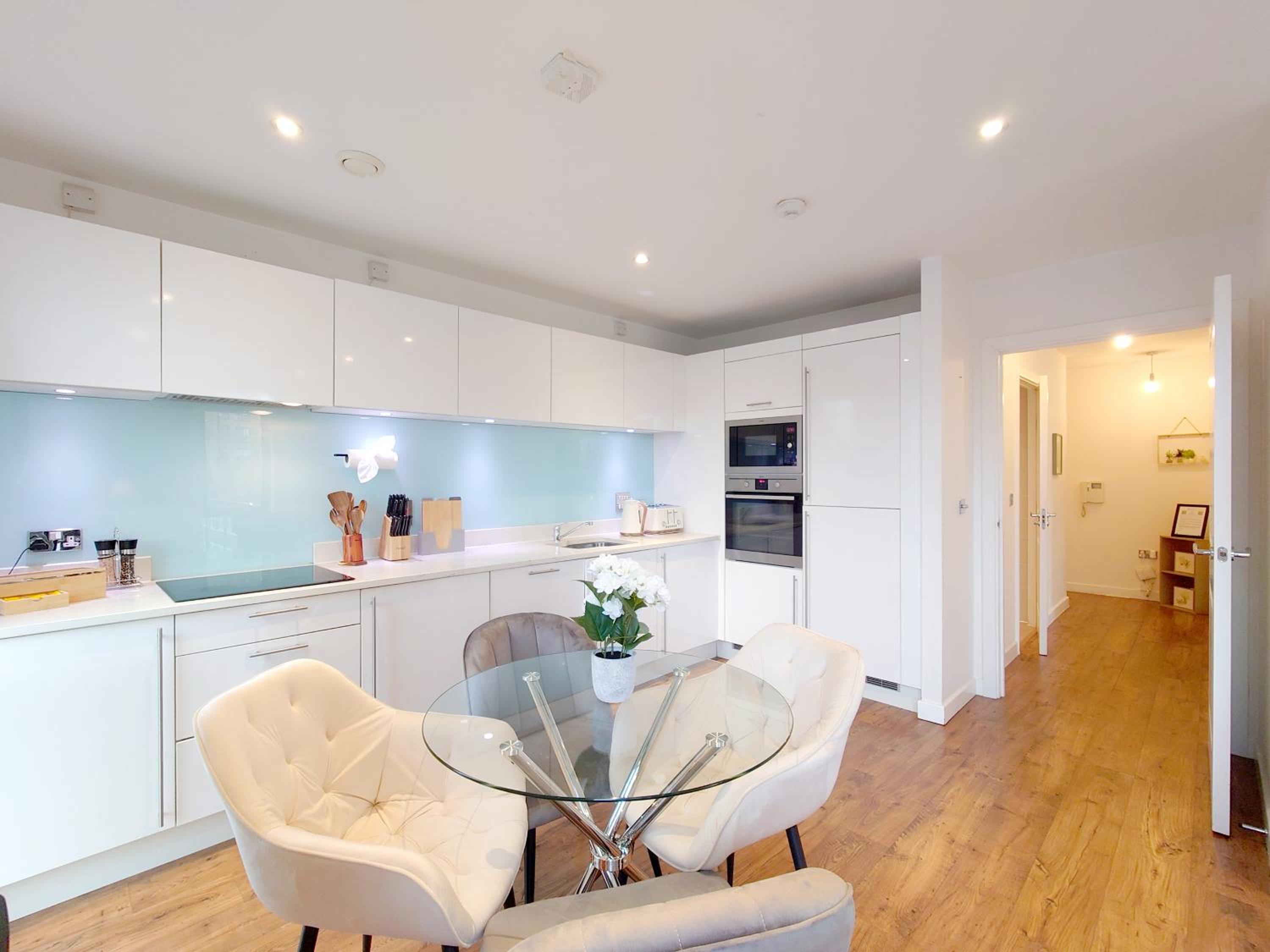 Spacious 2-Bedroom Apartment in Prime Location