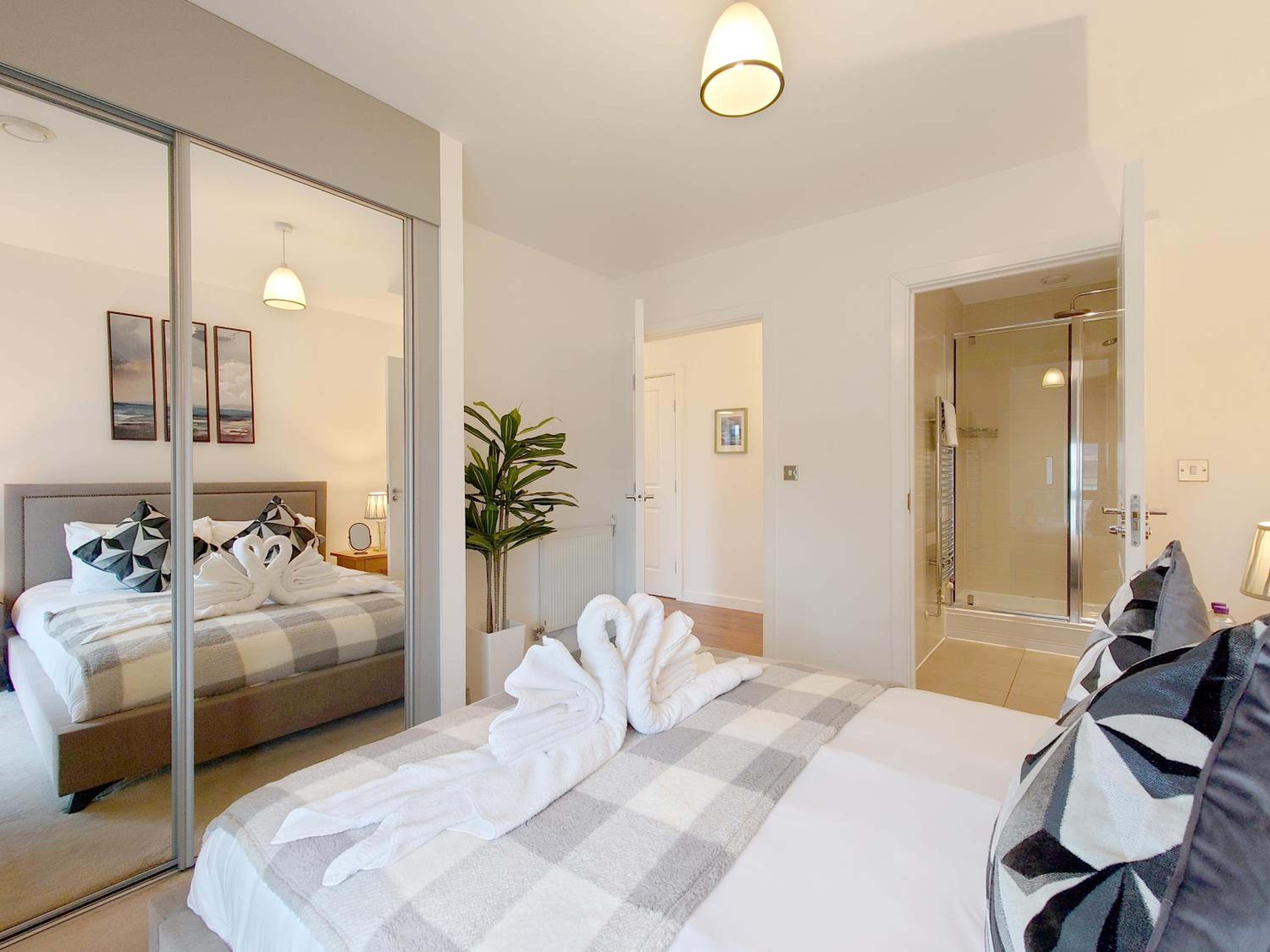 Spacious 2-Bedroom Apartment in Prime Location