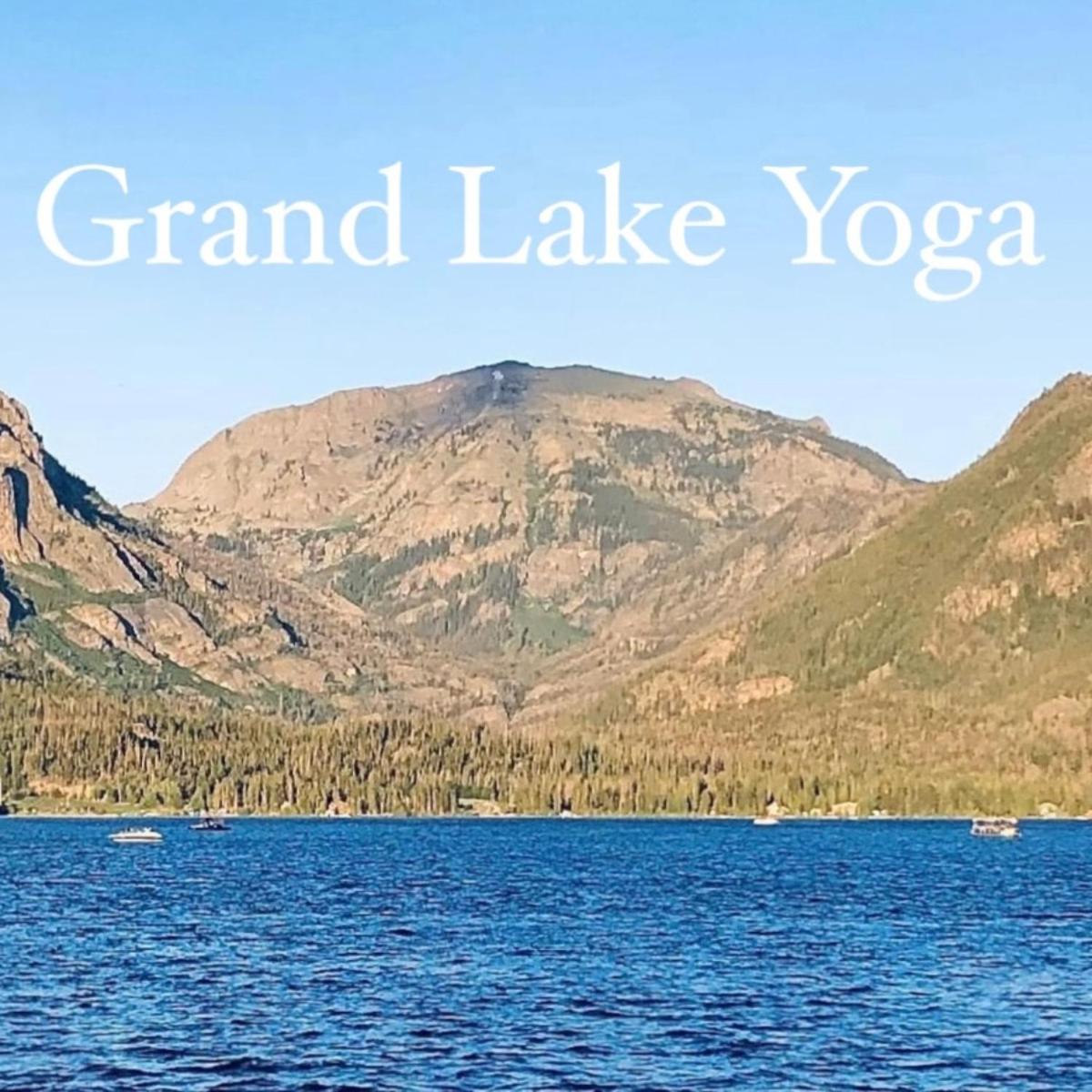 New Mountain Home, Amazing Unobstructed Lake & Mountain Views, Hot Tub, Close to Town!