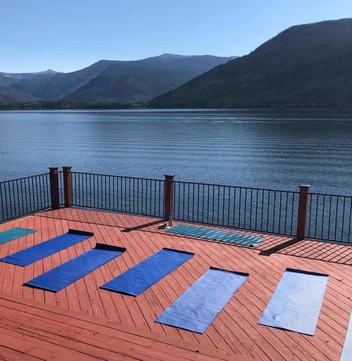 New Mountain Home, Amazing Unobstructed Lake & Mountain Views, Hot Tub, Close to Town!