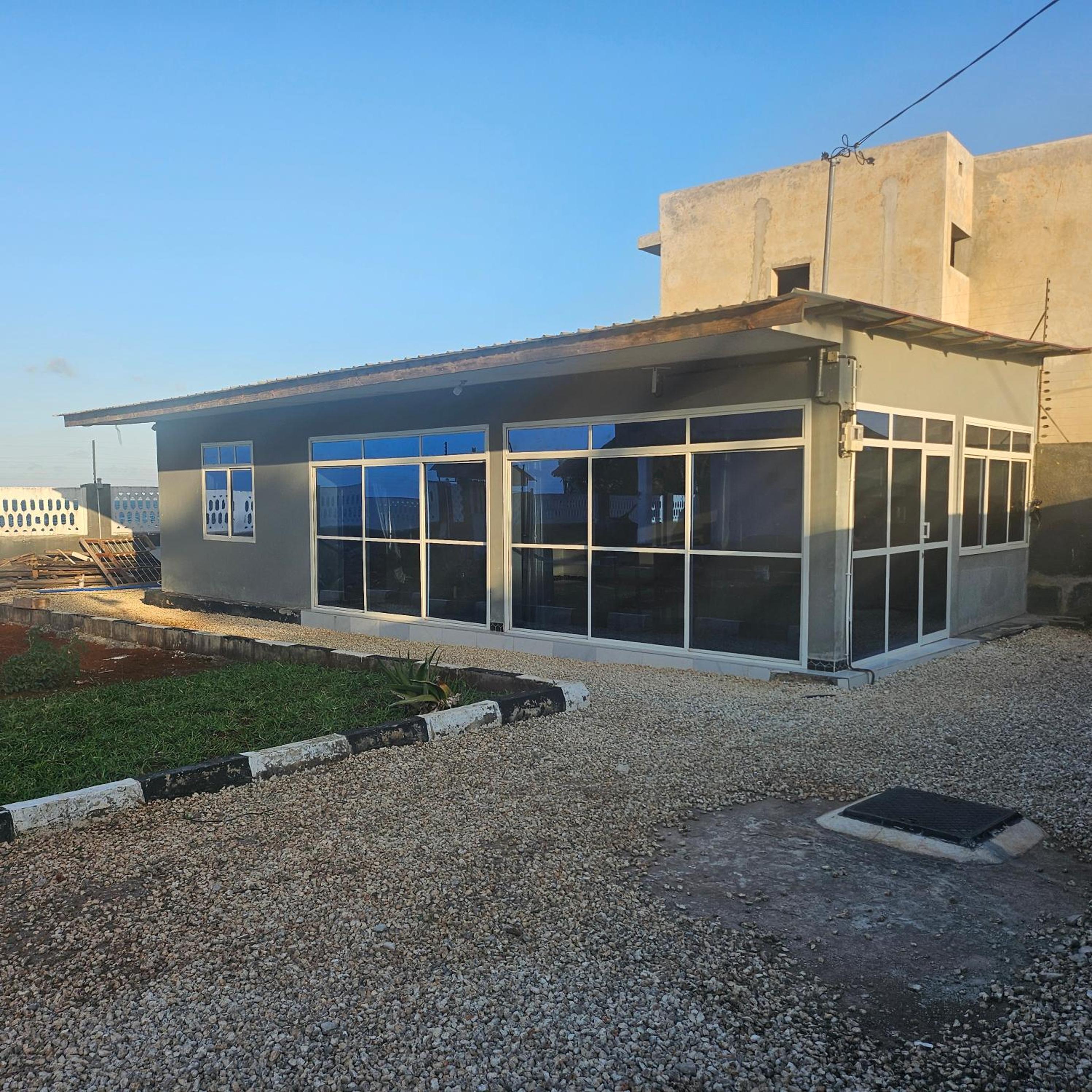 Beachfront 1BR Ocean-View & Free Airport Shuttle